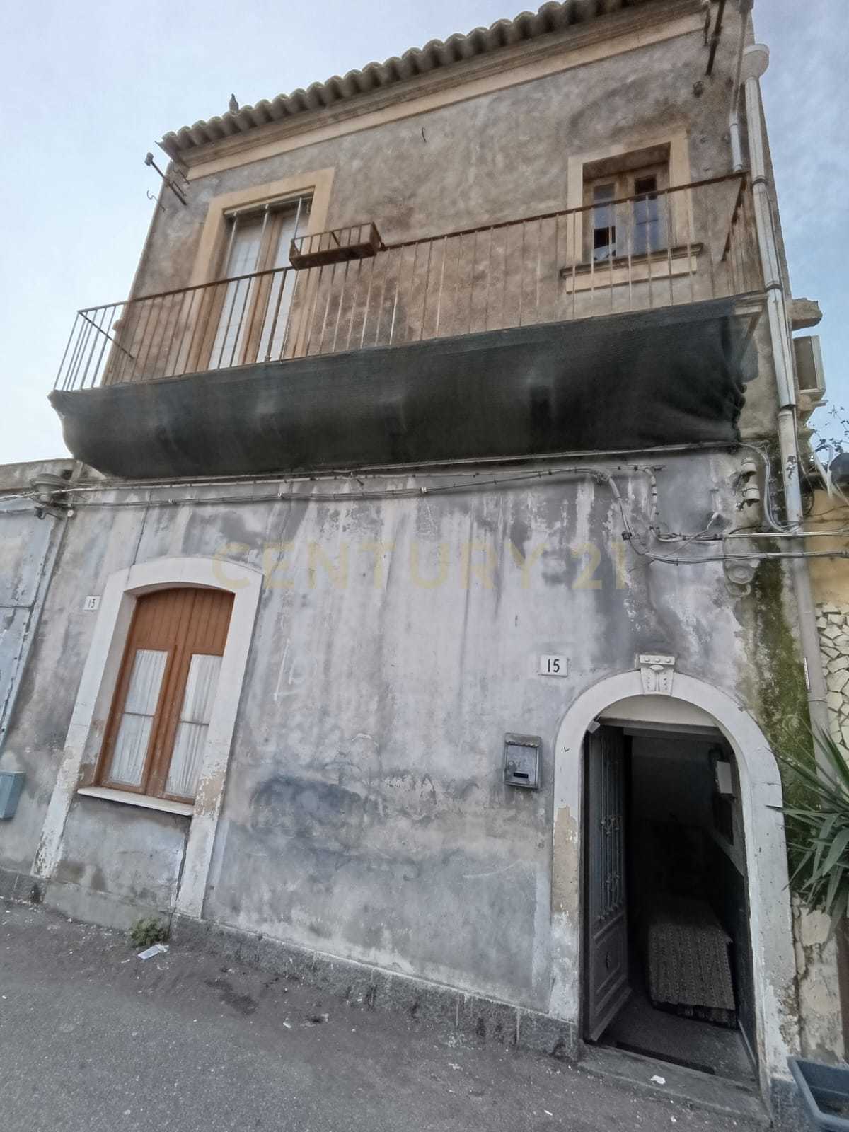 Casa indipendente con giardino in via giuseppe maltese 15, Catania