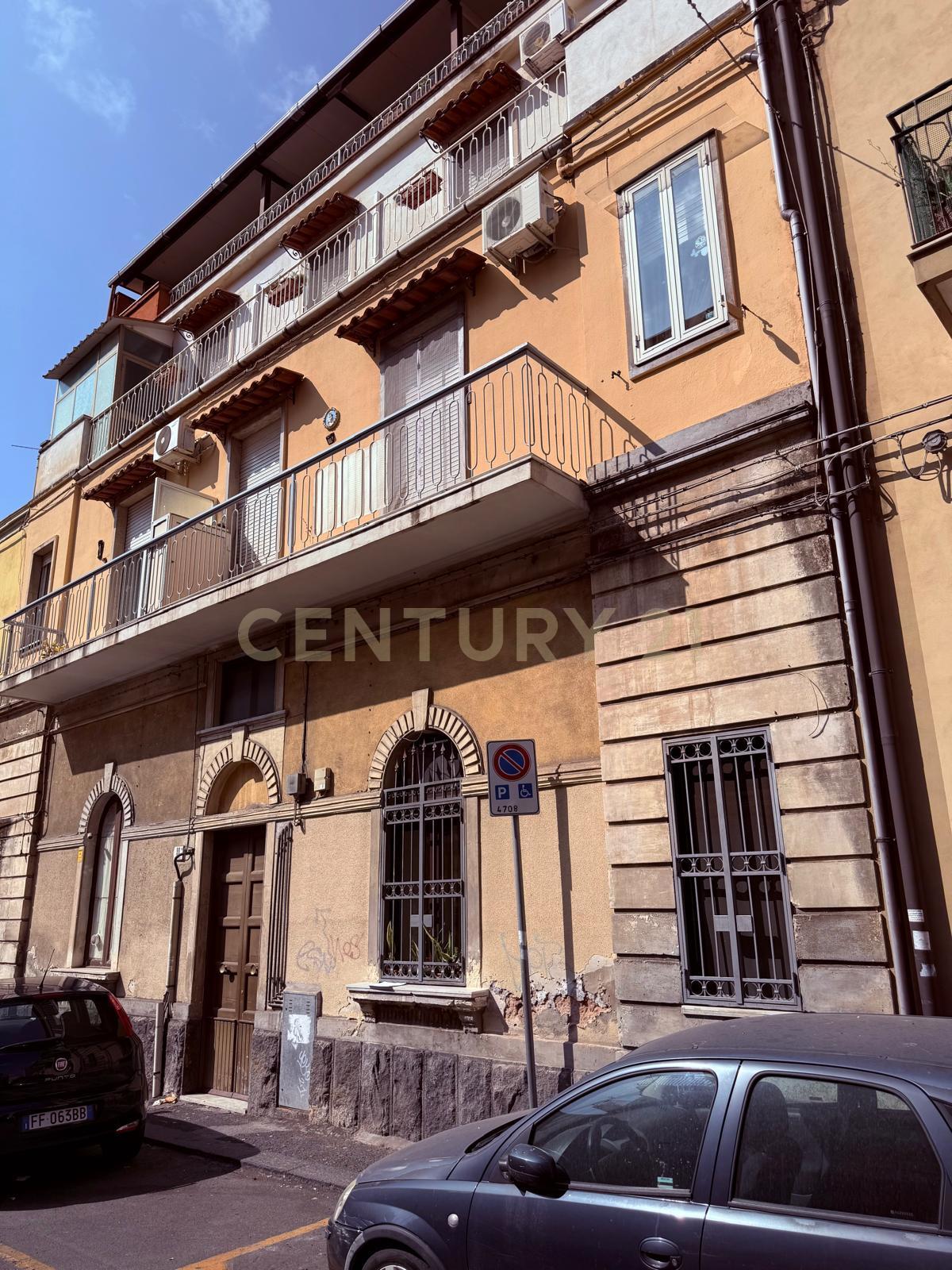 Trilocale con terrazzo in via giuseppe borrello 99, Catania