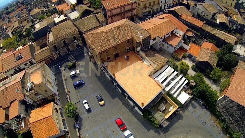 Casa indipendente con giardino in via giuseppe garibaldi 68-70-72, Nicolosi