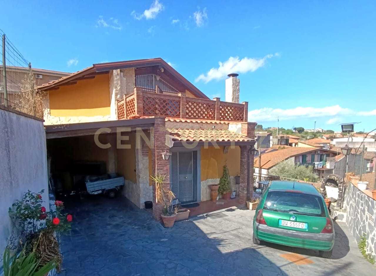 Villa con giardino in via santa caterina 33, San Pietro Clarenza