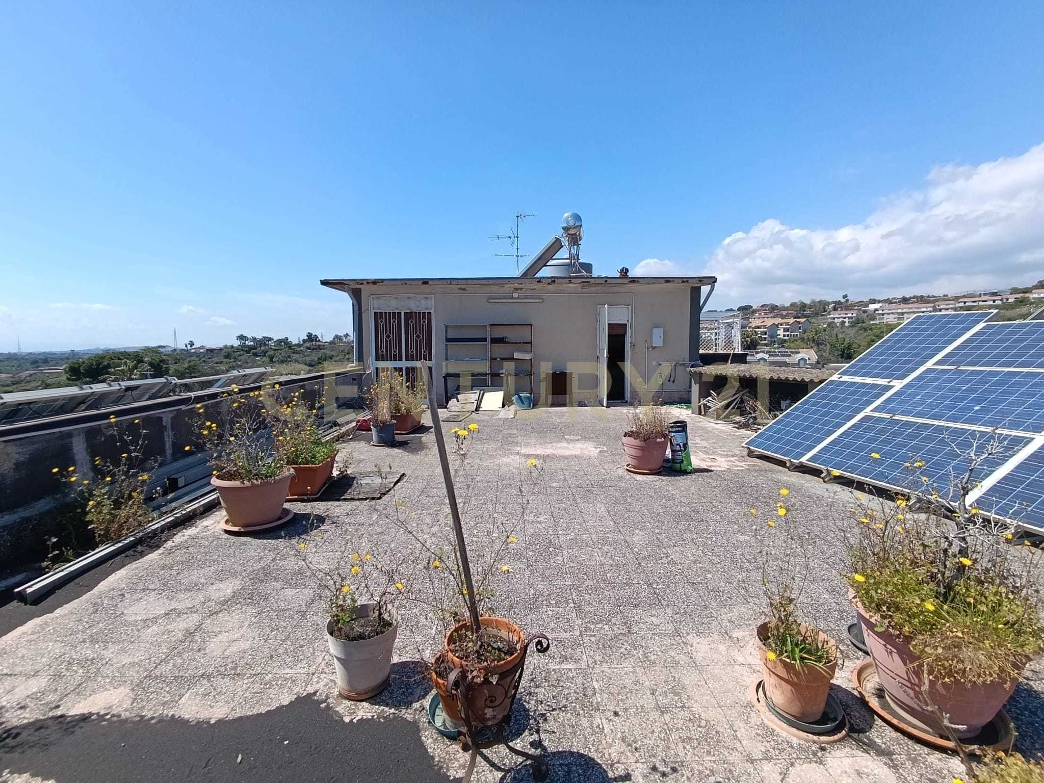 Loft con giardino in via madonna delle lacrime 64, San Giovanni la Punta