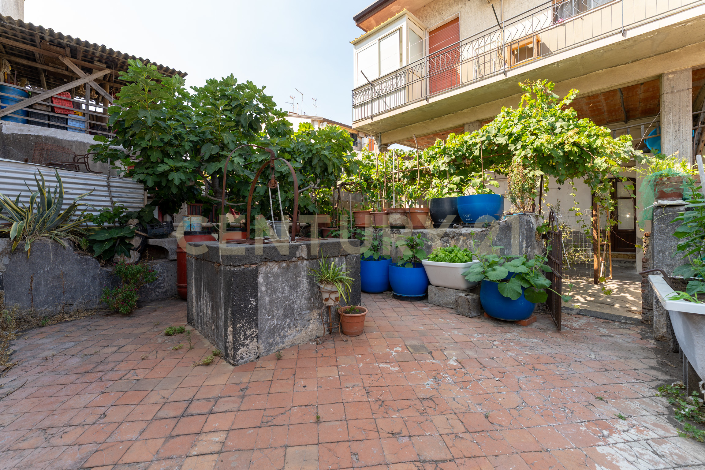 Casa indipendente con giardino in via roma 66, Camporotondo Etneo
