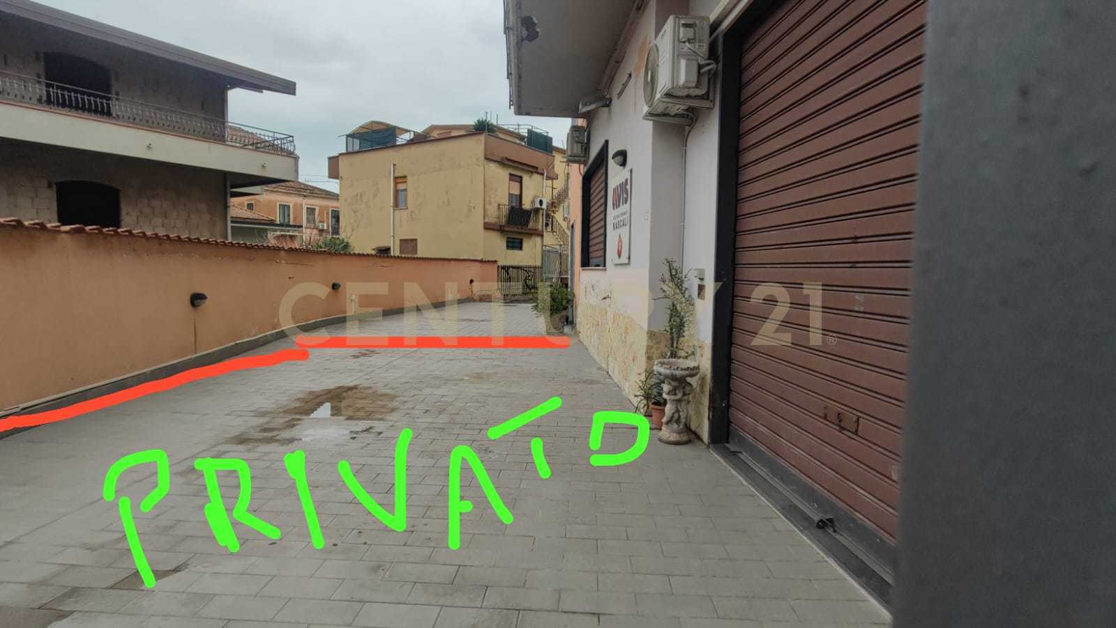 Locale commerciale con terrazzo in via siculo orientale 488, Catania