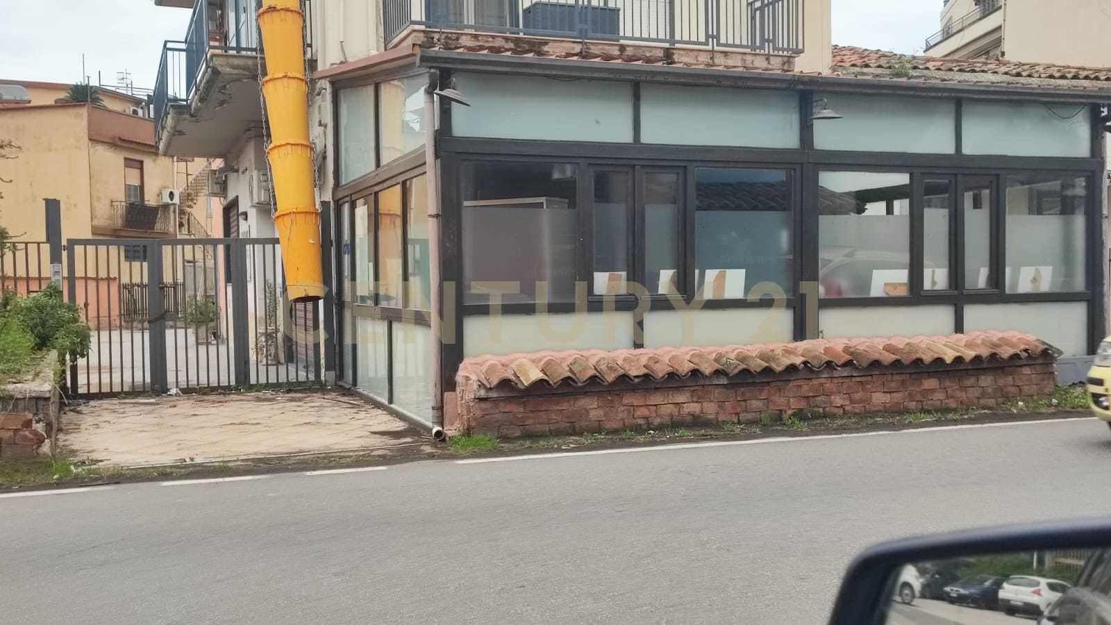 Locale commerciale con giardino in via siculo orientale 488, Catania