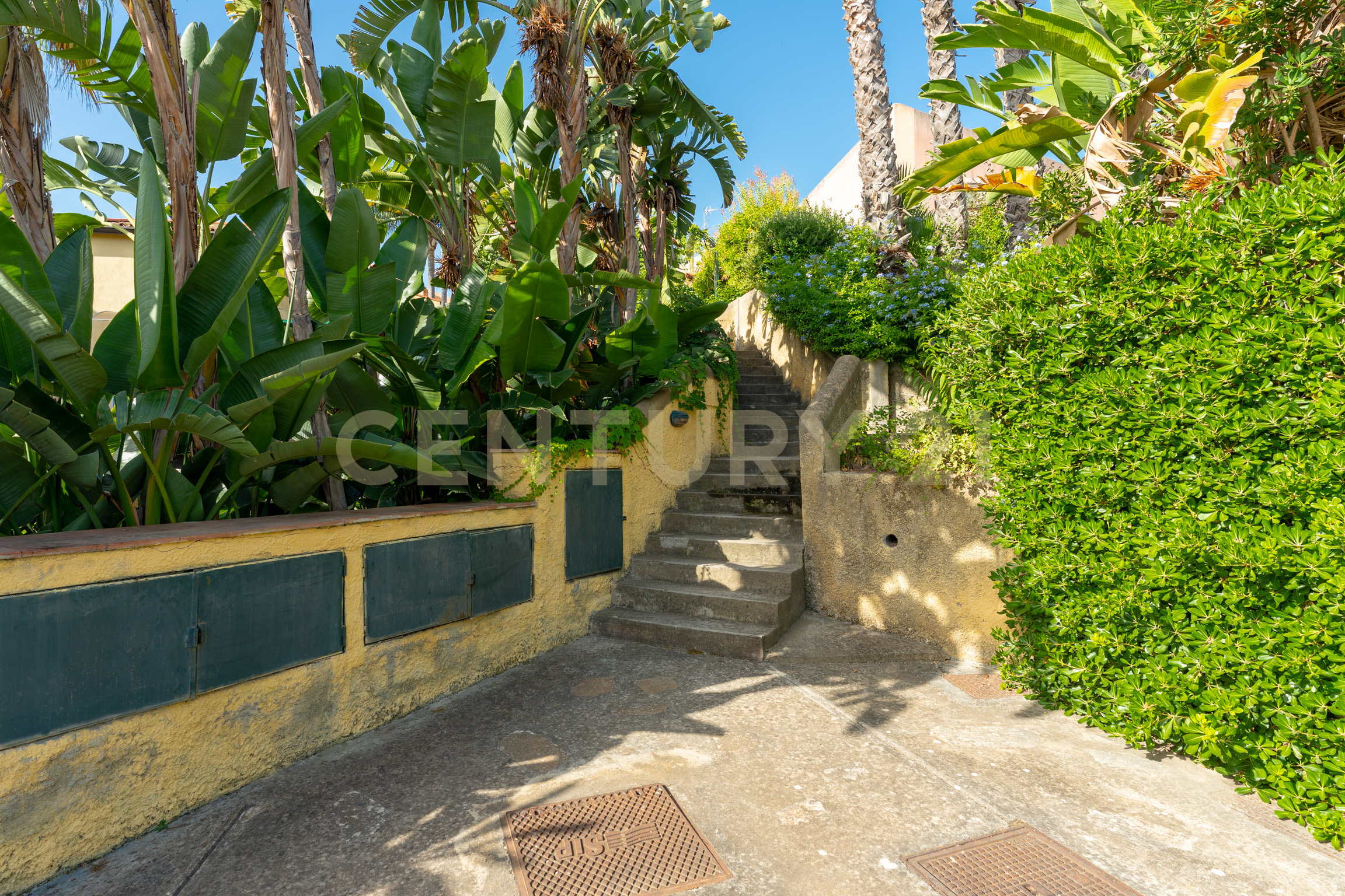 Villa con giardino in contrada arcile, Augusta
