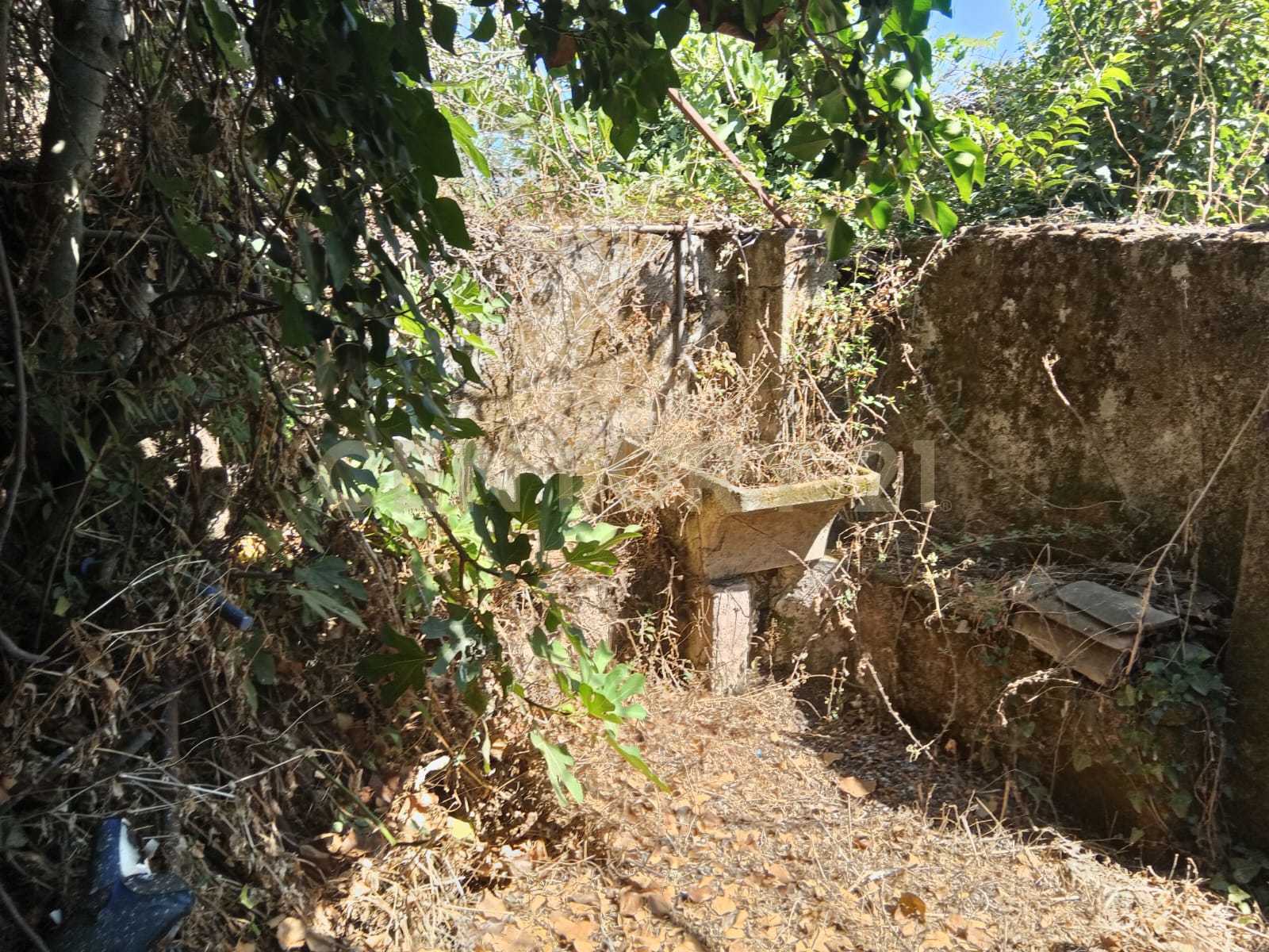 Rustico con giardino in via maugeri 12, Valverde