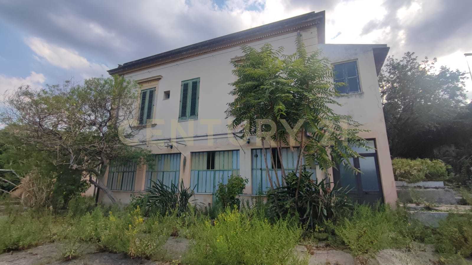 Stabile/Palazzo con giardino a Messina