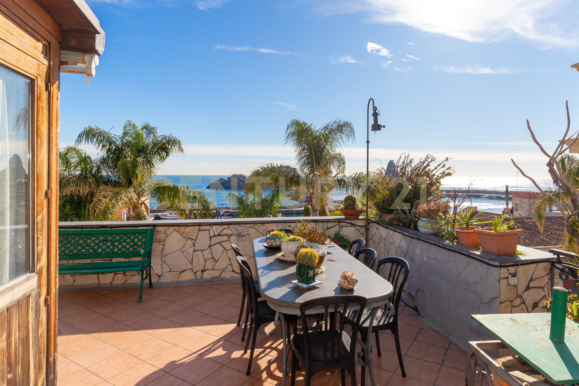 Attico vista mare in via serbatoio 2, Aci Castello