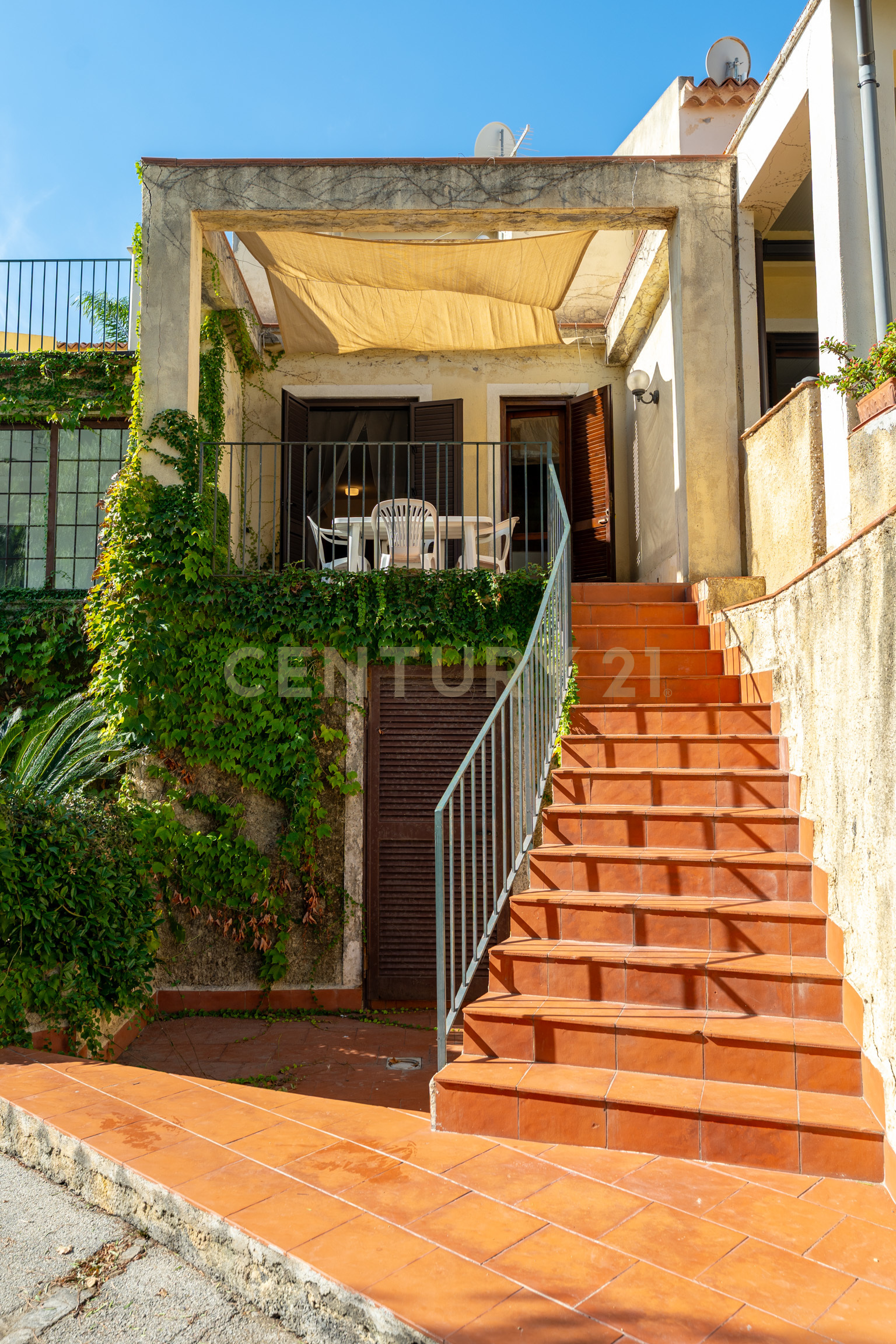 Casa indipendente con giardino in baia arcile, Augusta