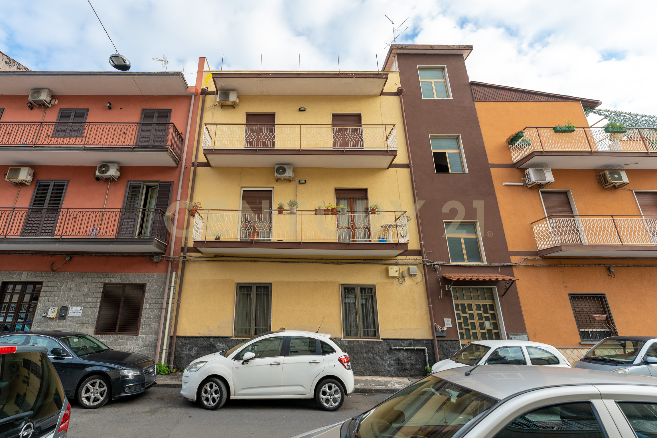 Appartamento con terrazzo in via edmondo de amicis 62, Catania