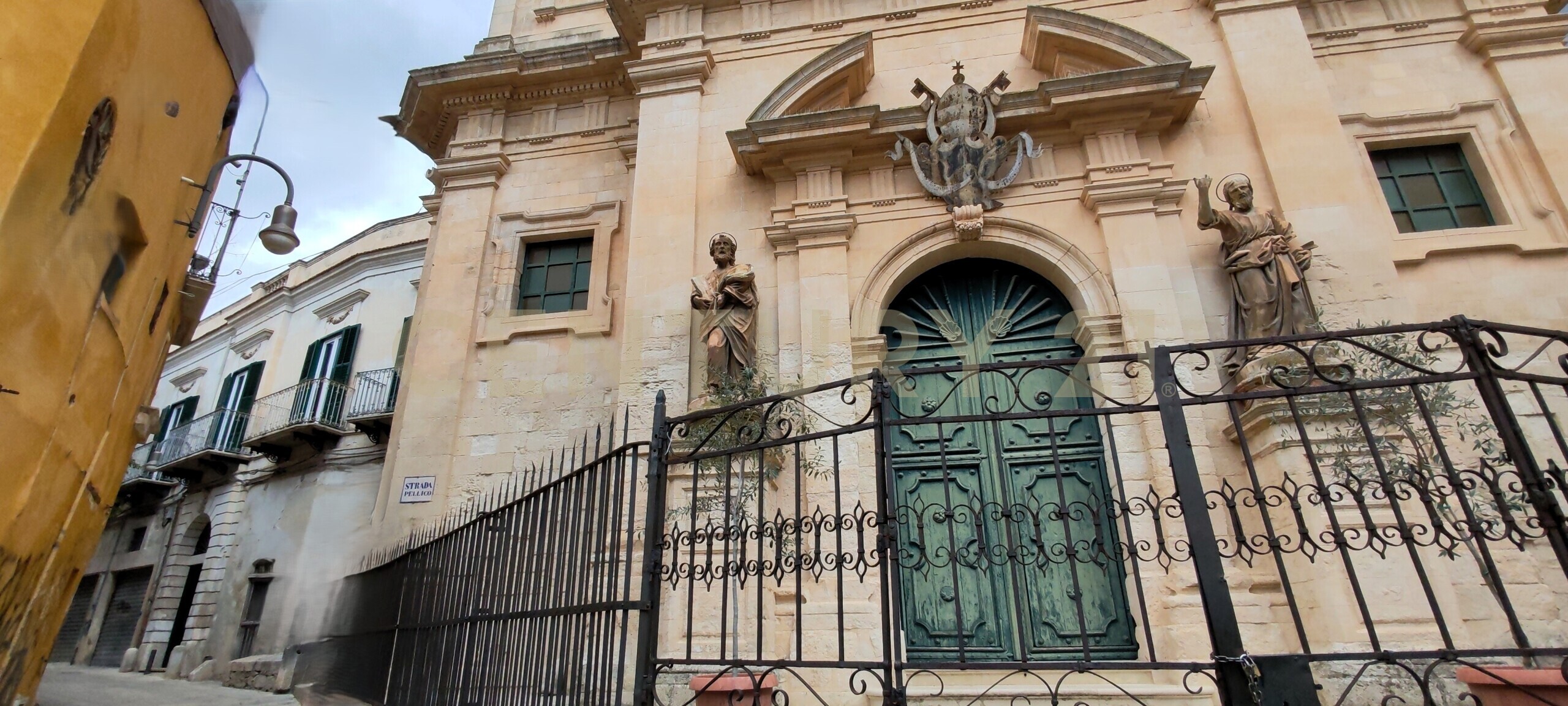 Casa indipendente con terrazzo in strada pellico 26, Modica