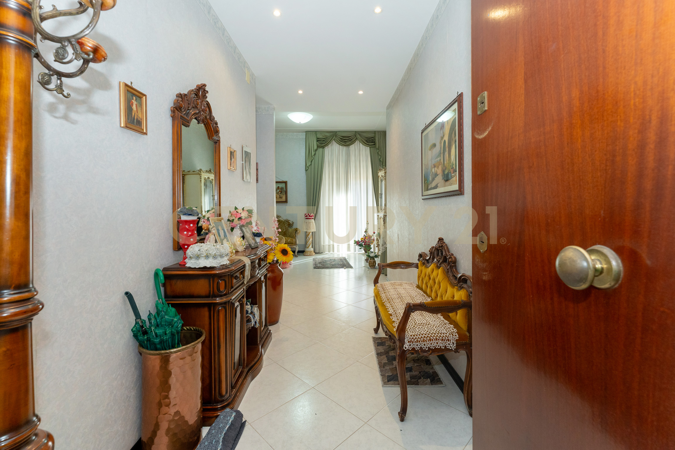 Trilocale con terrazzo in via zuccarelli 70, Catania