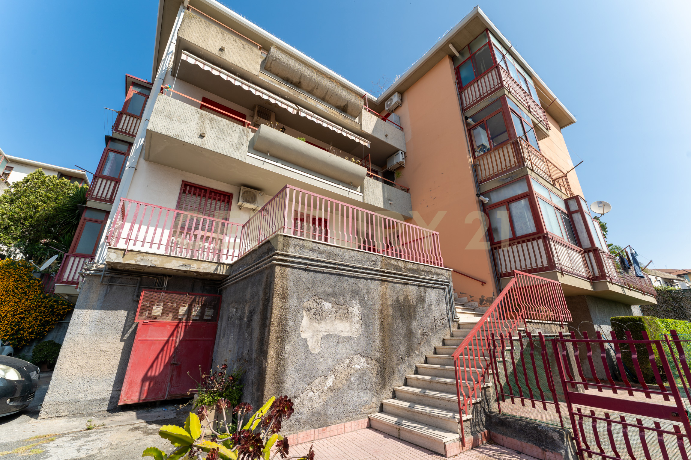 Appartamento con giardino in via san gregorio 1818, Aci Castello