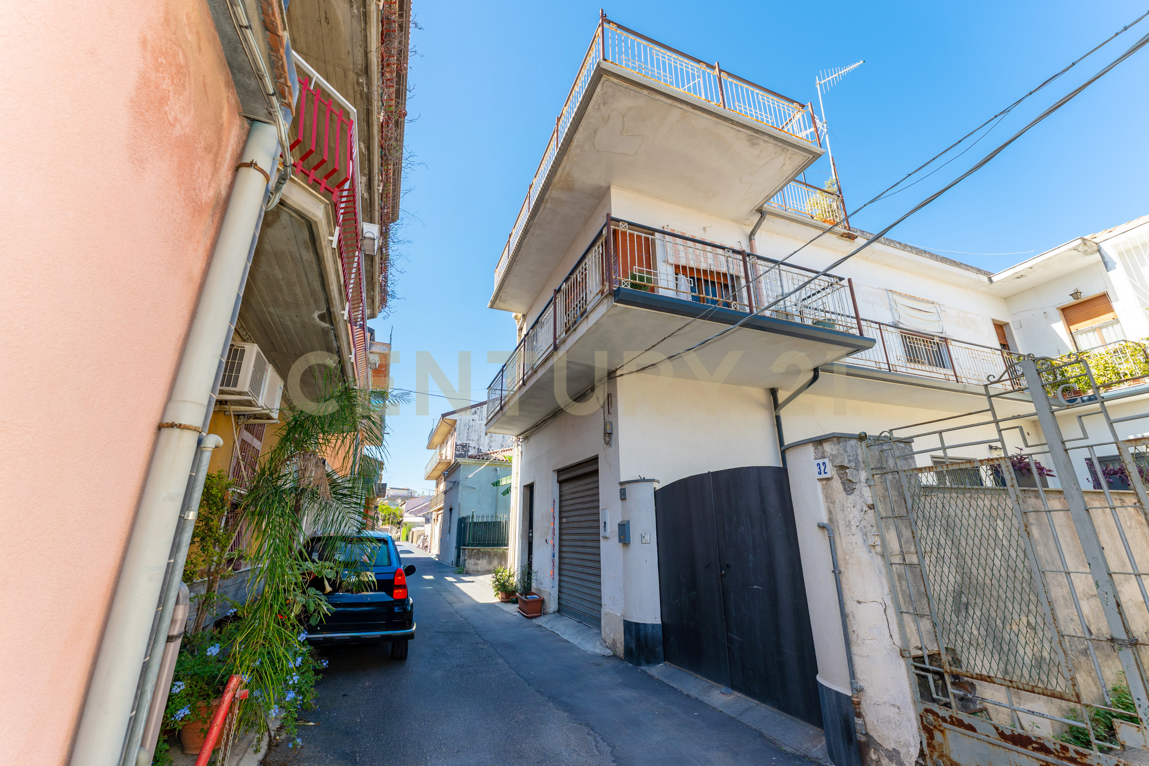 Casa indipendente con terrazzo in via calanna 36, Valverde