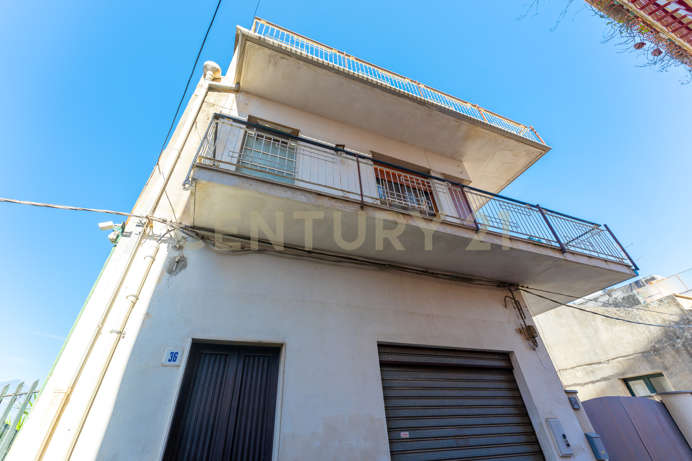 Casa indipendente con terrazzo in via calanna 36, Valverde