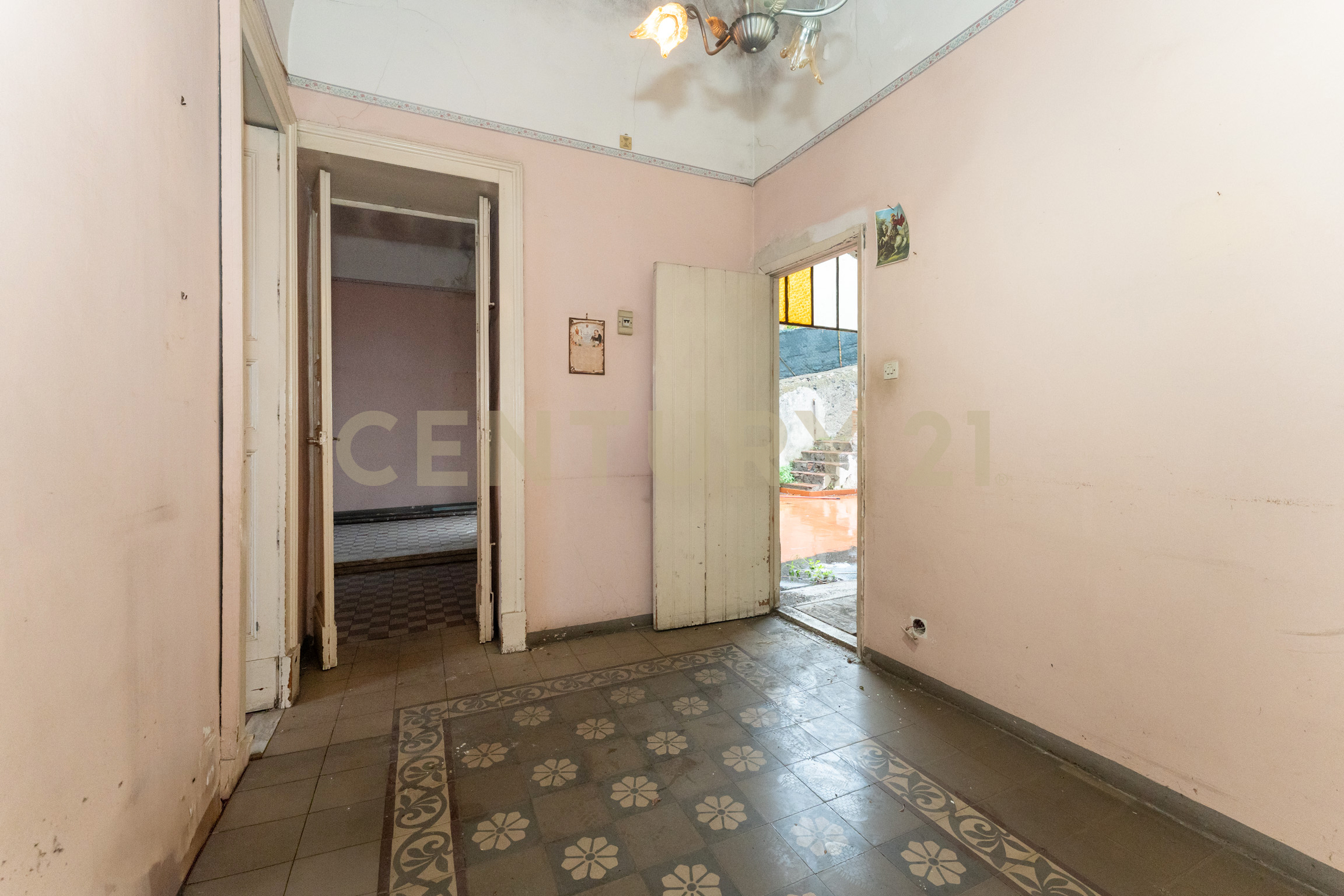 Villa da ristrutturare in via tripoli 229, Catania