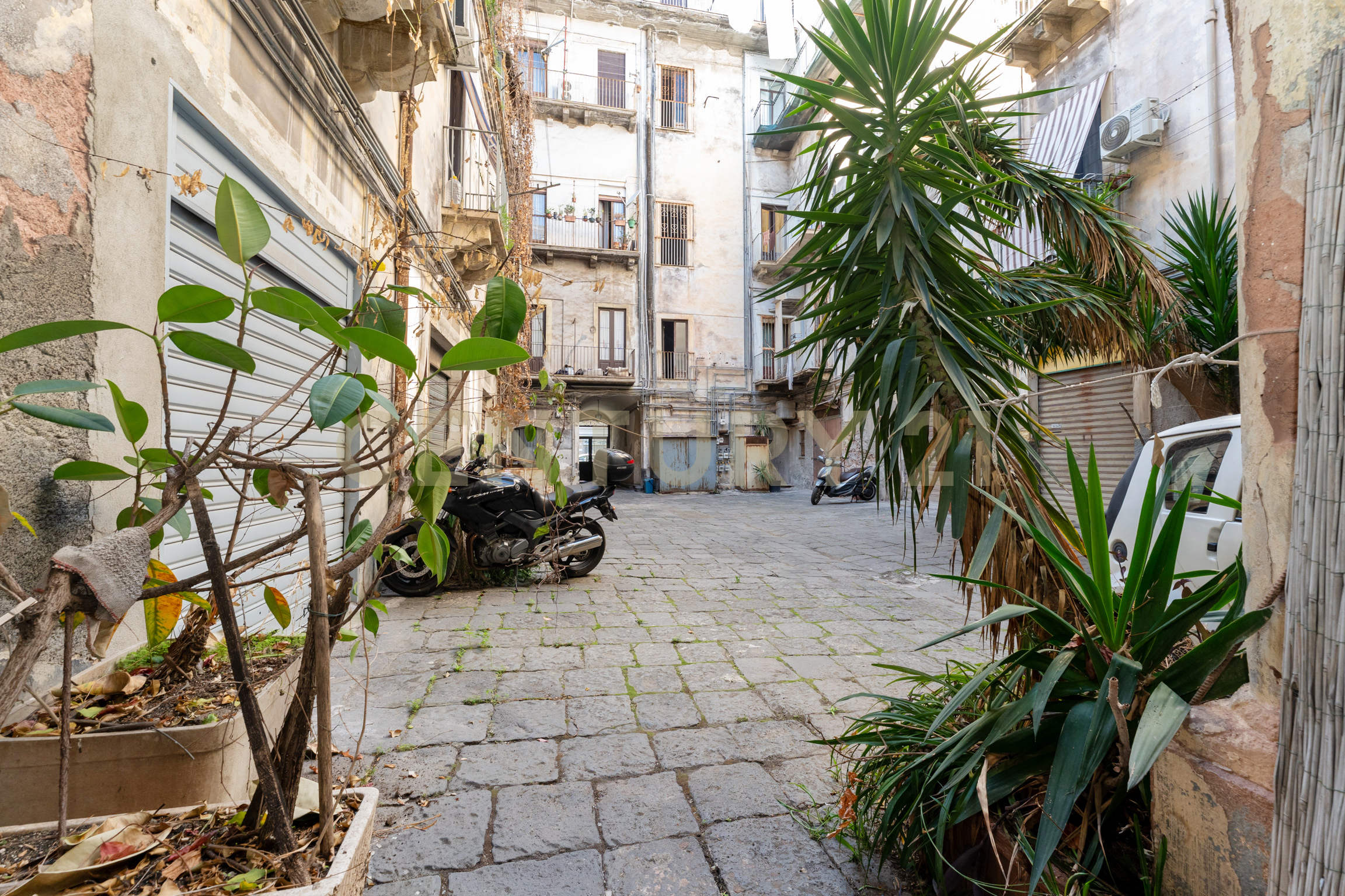 Bilocale da ristrutturare in via celeste 71, Catania