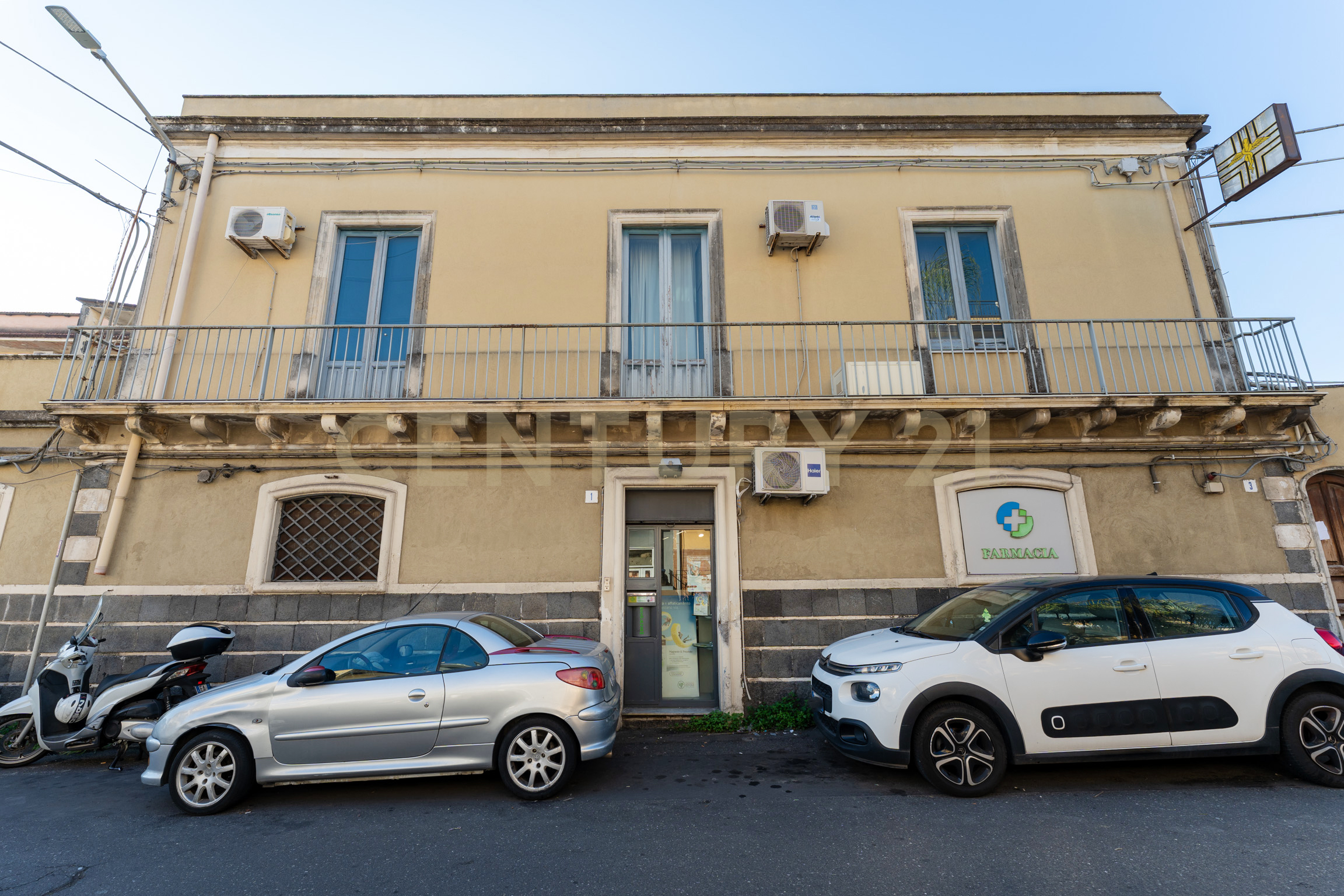 Ufficio con terrazzo in stradale cravone 3, Catania