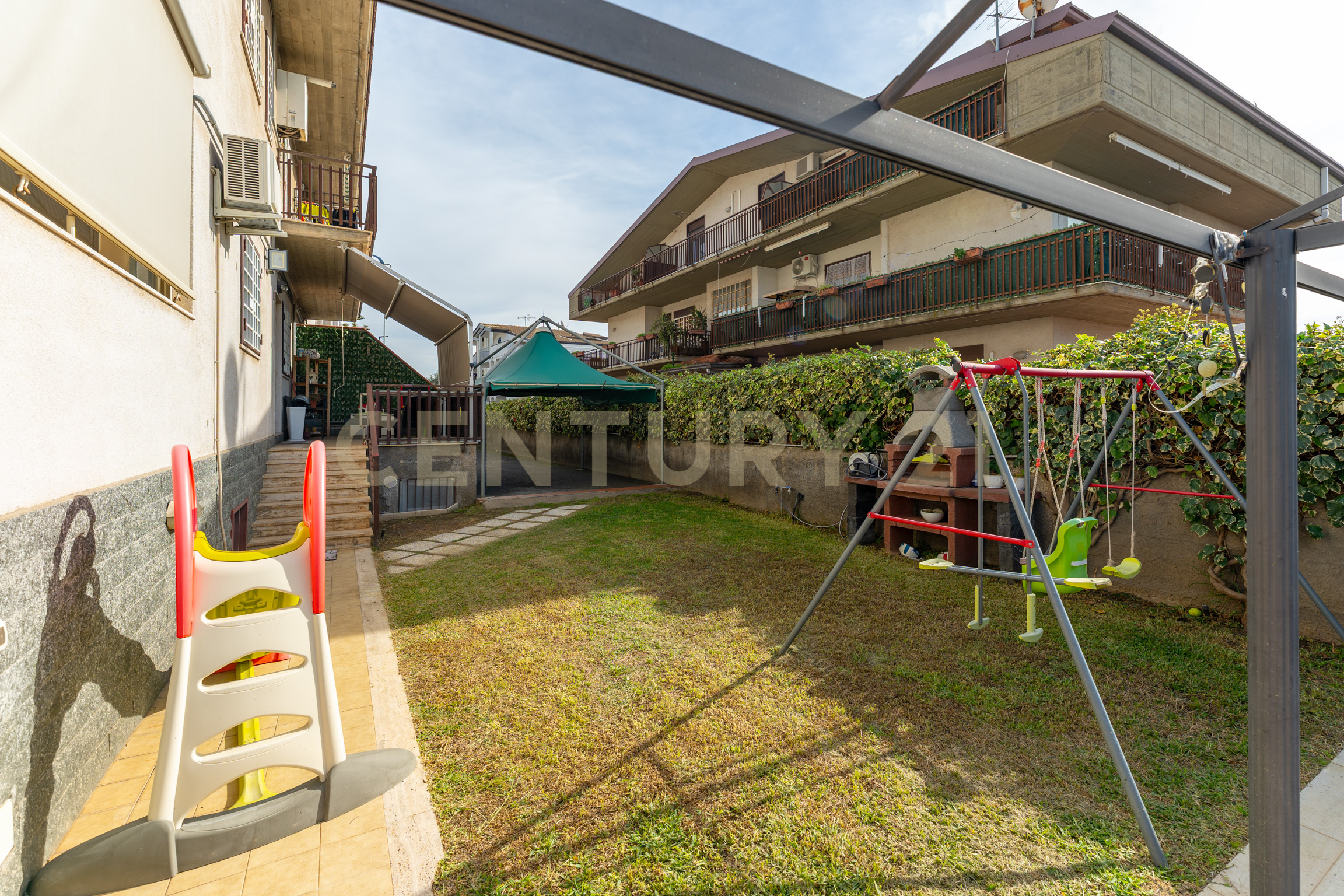 Casa indipendente con giardino in via a. di sangiuliano 42, Sant'Agata Li Battiati