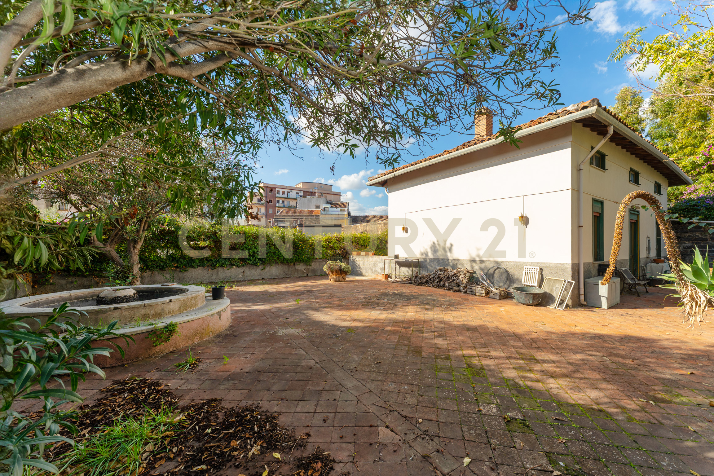 Casa indipendente con giardino in via re martino 212, Catania