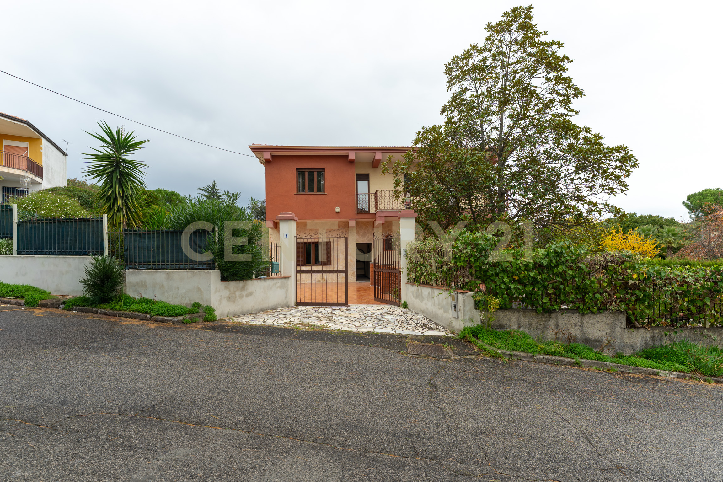 Villa con giardino in via a. de pretis 4, Trecastagni