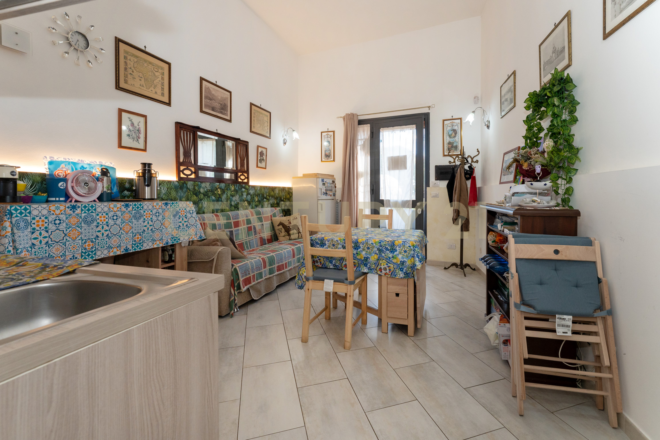 Bilocale con terrazzo in via adelia 98, Catania