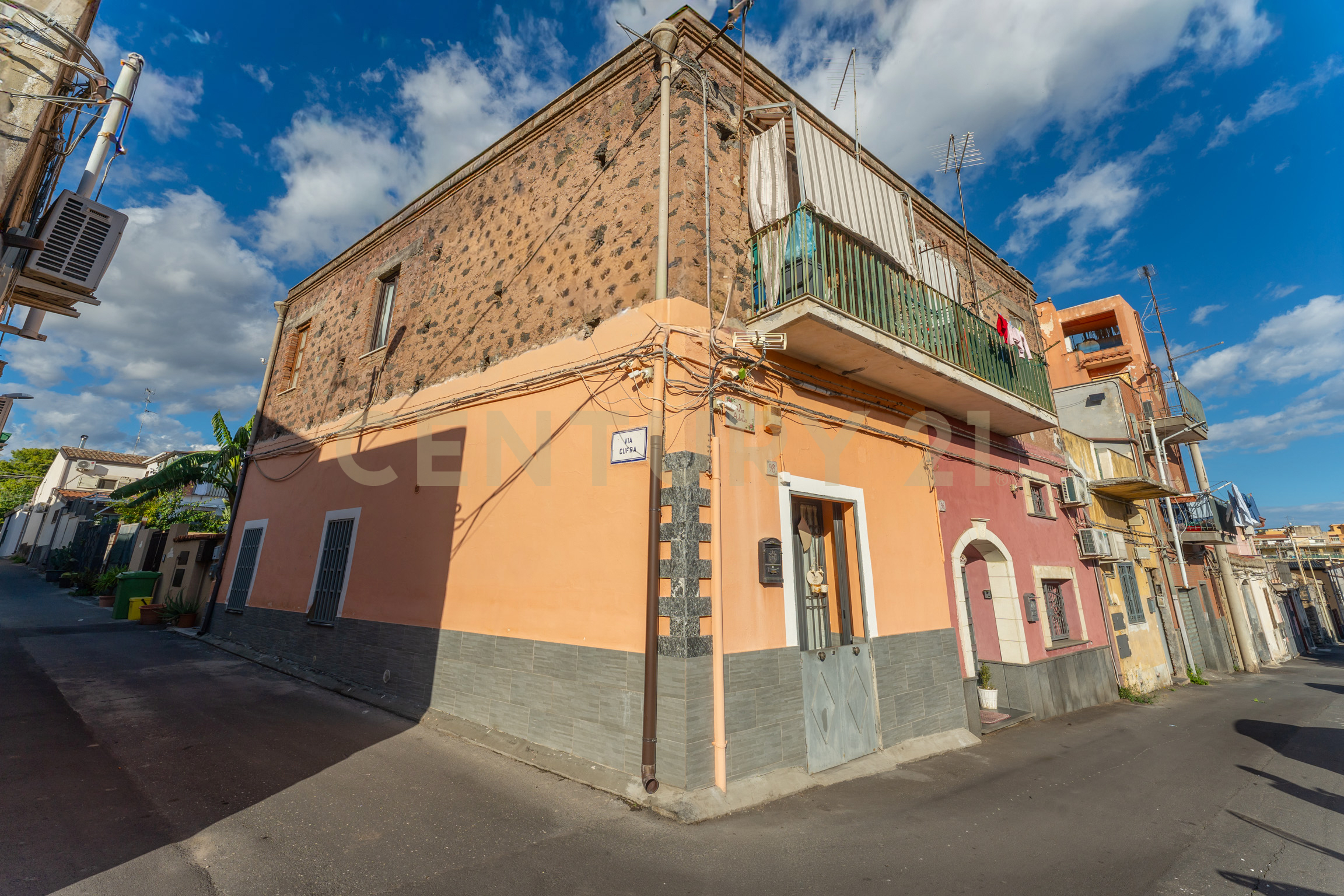 Bilocale con terrazzo in via adelia 98, Catania