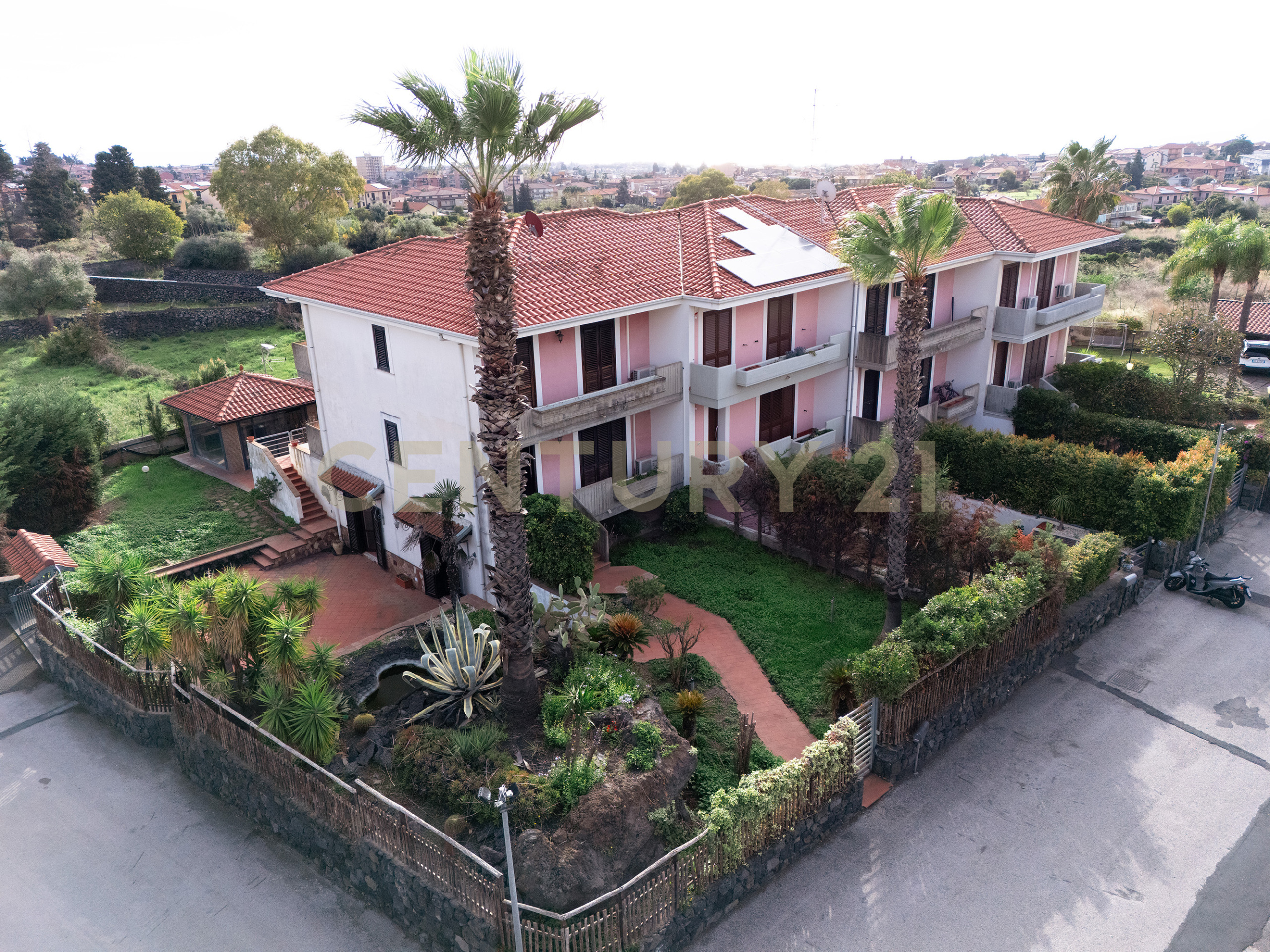 Villa con giardino in via porto marretti 17, Catania