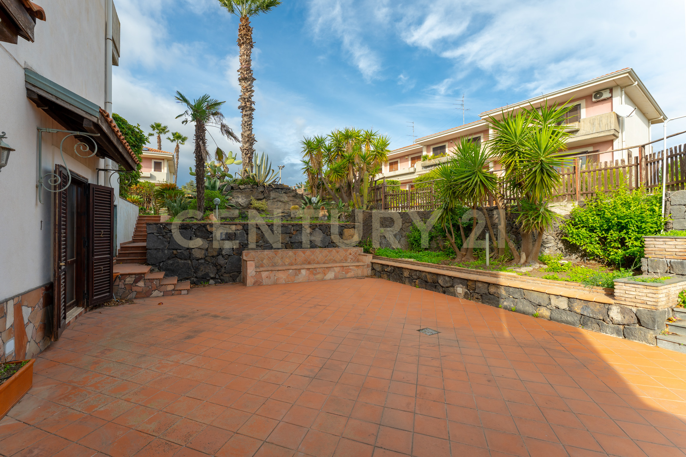 Villa con giardino in via porto marretti 17, Catania