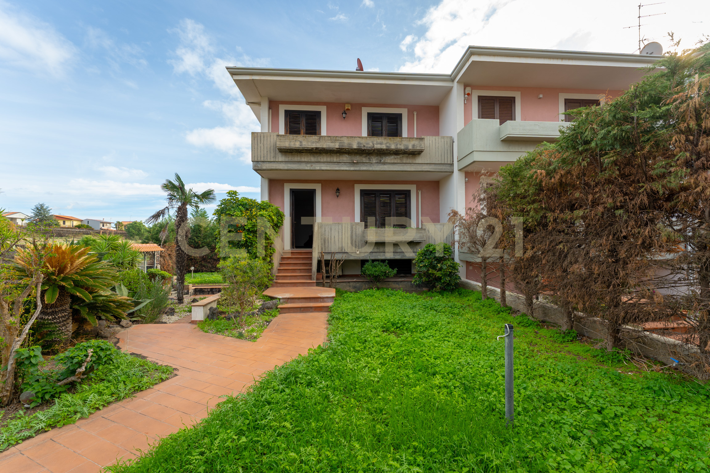 Villa con giardino in via porto marretti 17, Catania