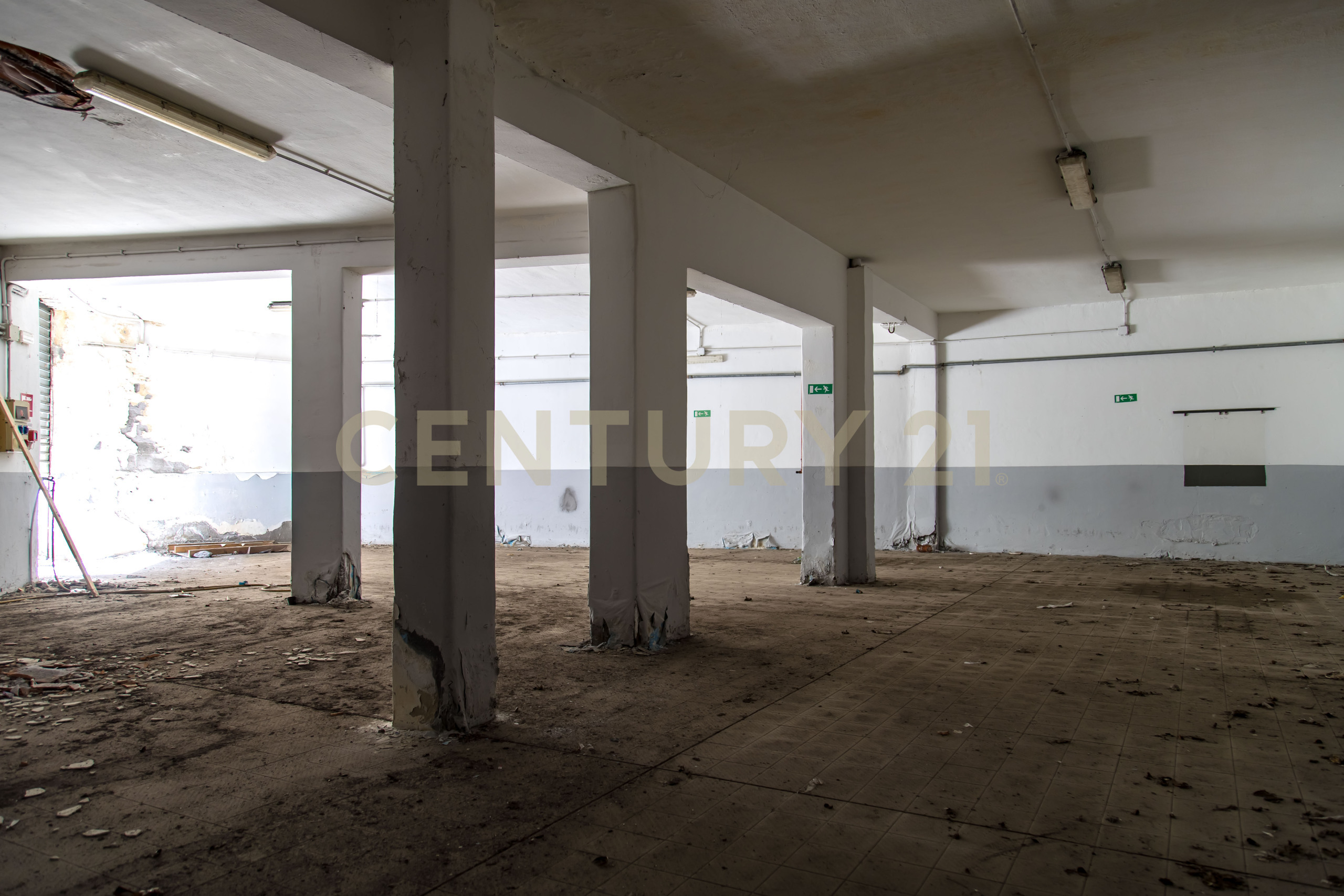 Locale commerciale in vendita in via renato fucini 10, Catania