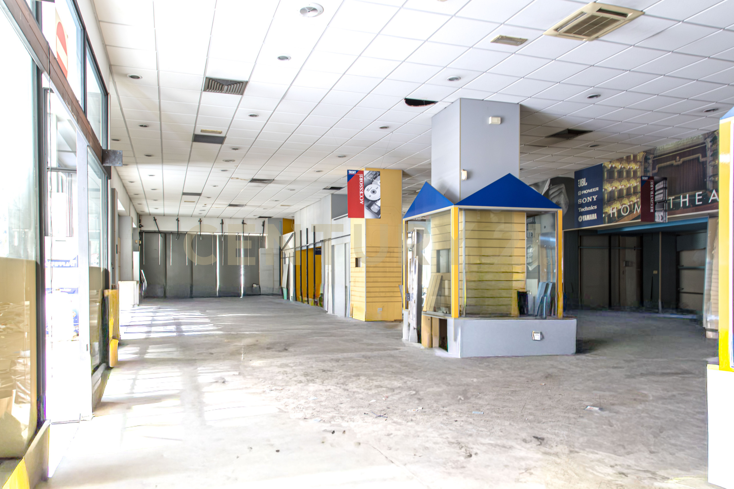 Locale commerciale ristrutturata in via milano 93, Catania