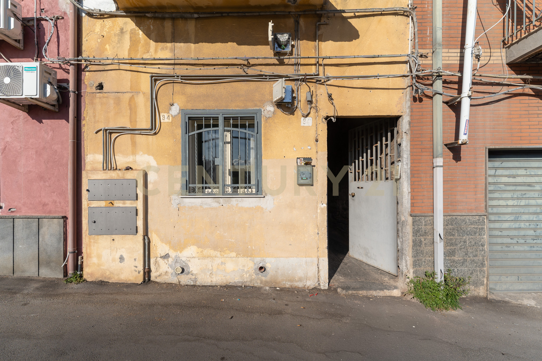 Casa indipendente con terrazzo in via adelia 94, Catania