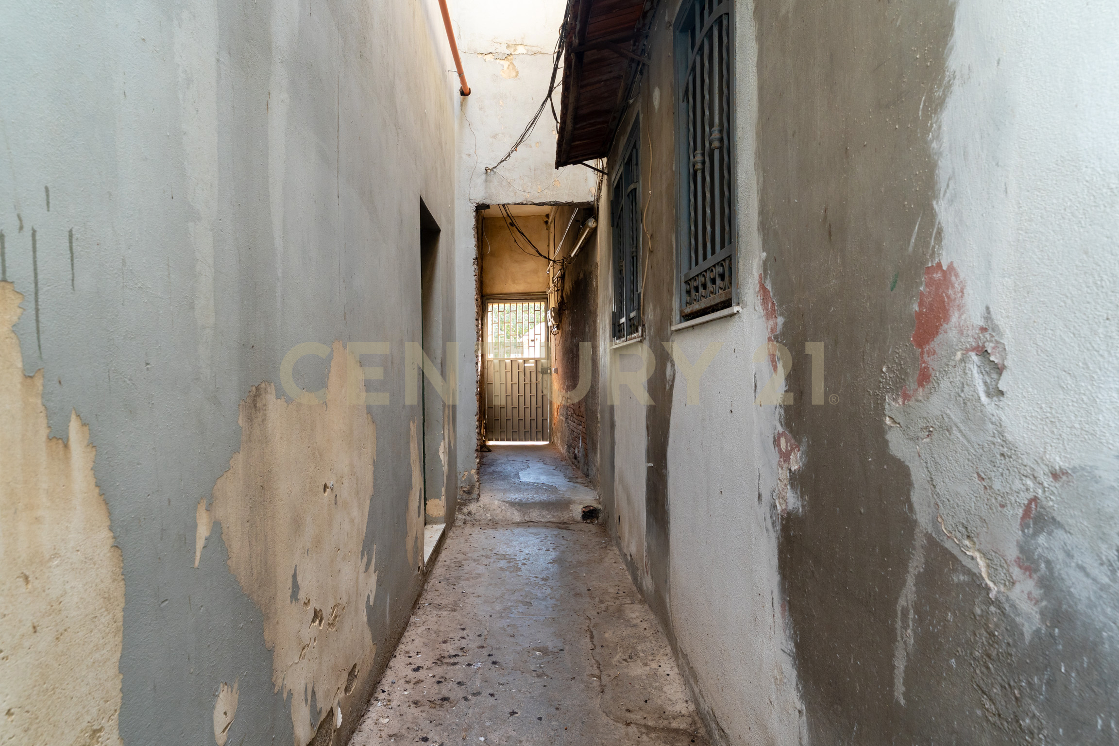 Casa indipendente con terrazzo in via adelia 94, Catania