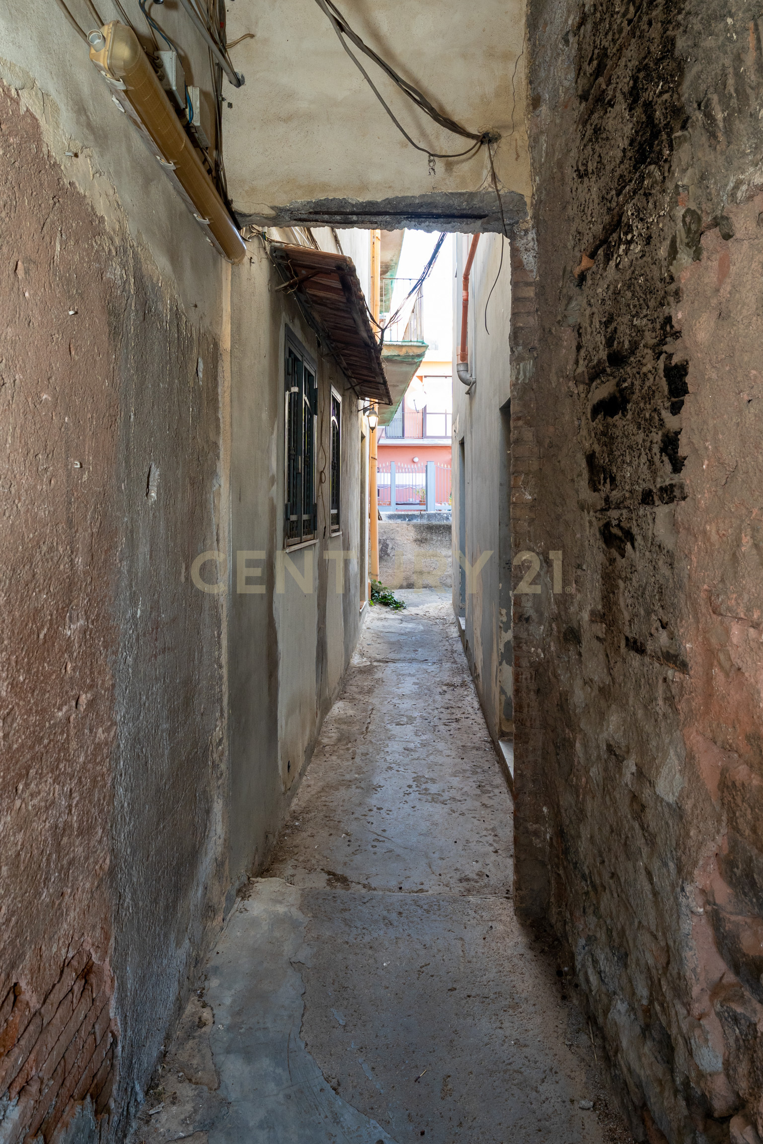 Casa indipendente con terrazzo in via adelia 94, Catania