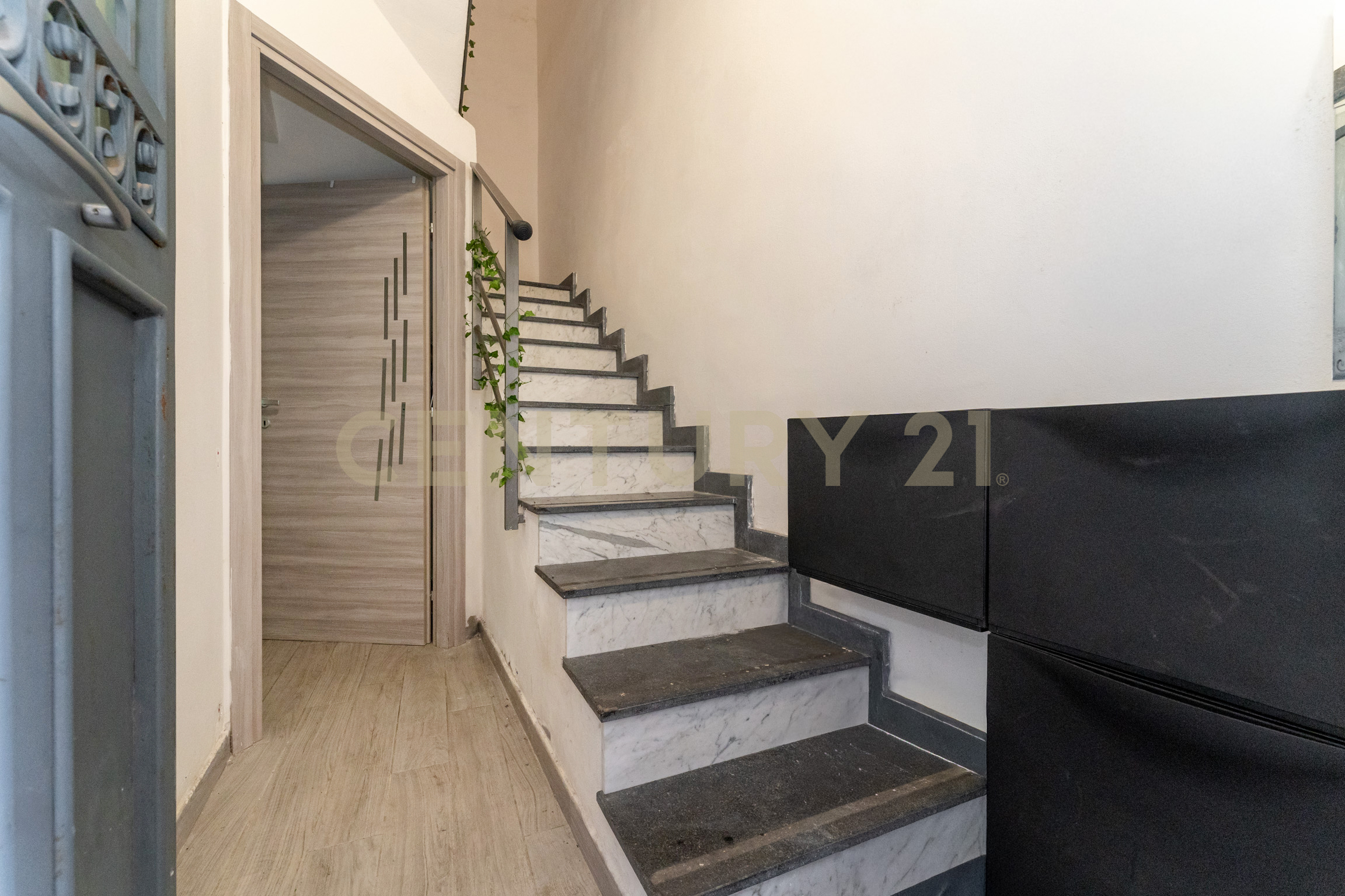 Casa indipendente con terrazzo in via adelia 94, Catania