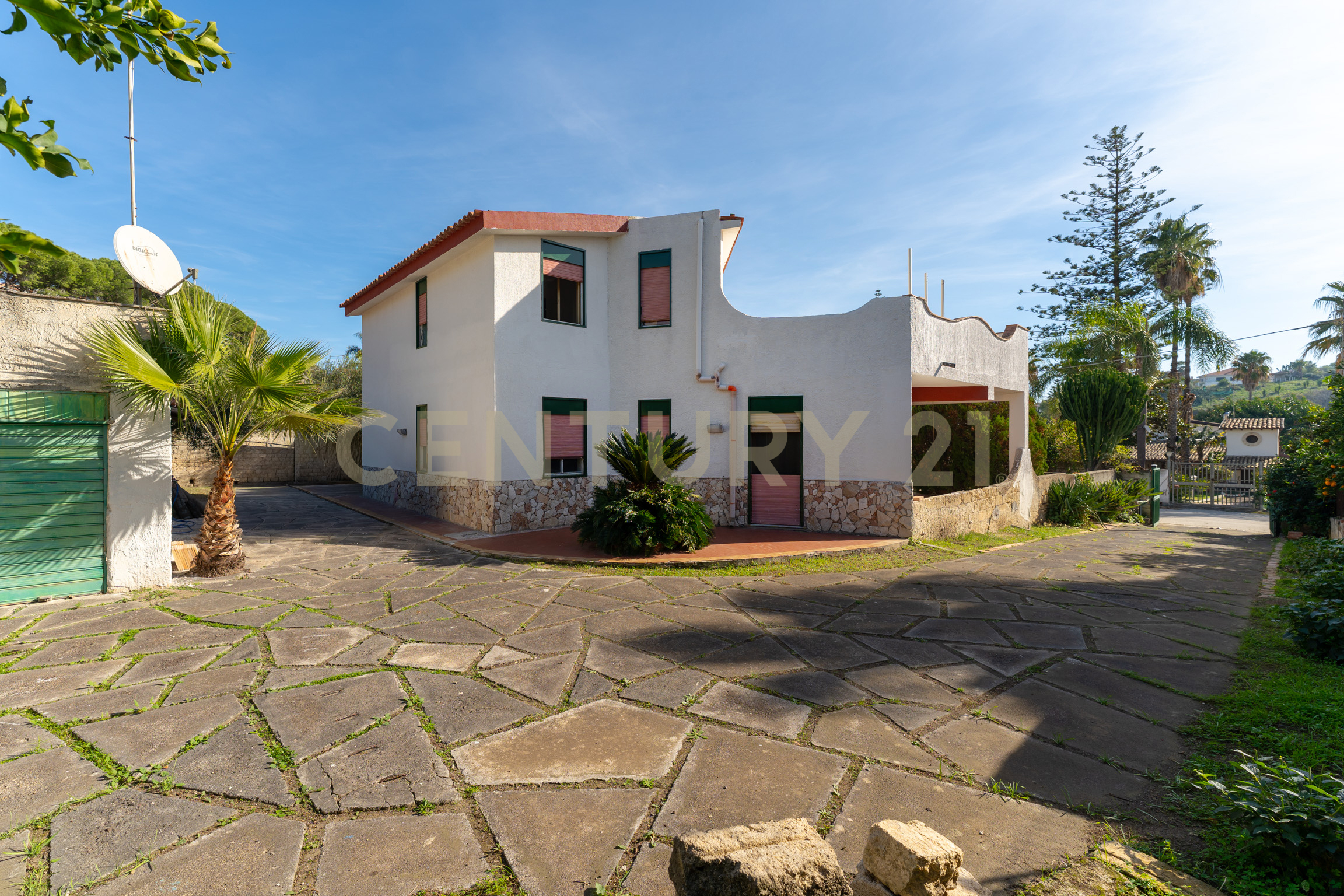 Casa indipendente con giardino in via del glicine, Augusta