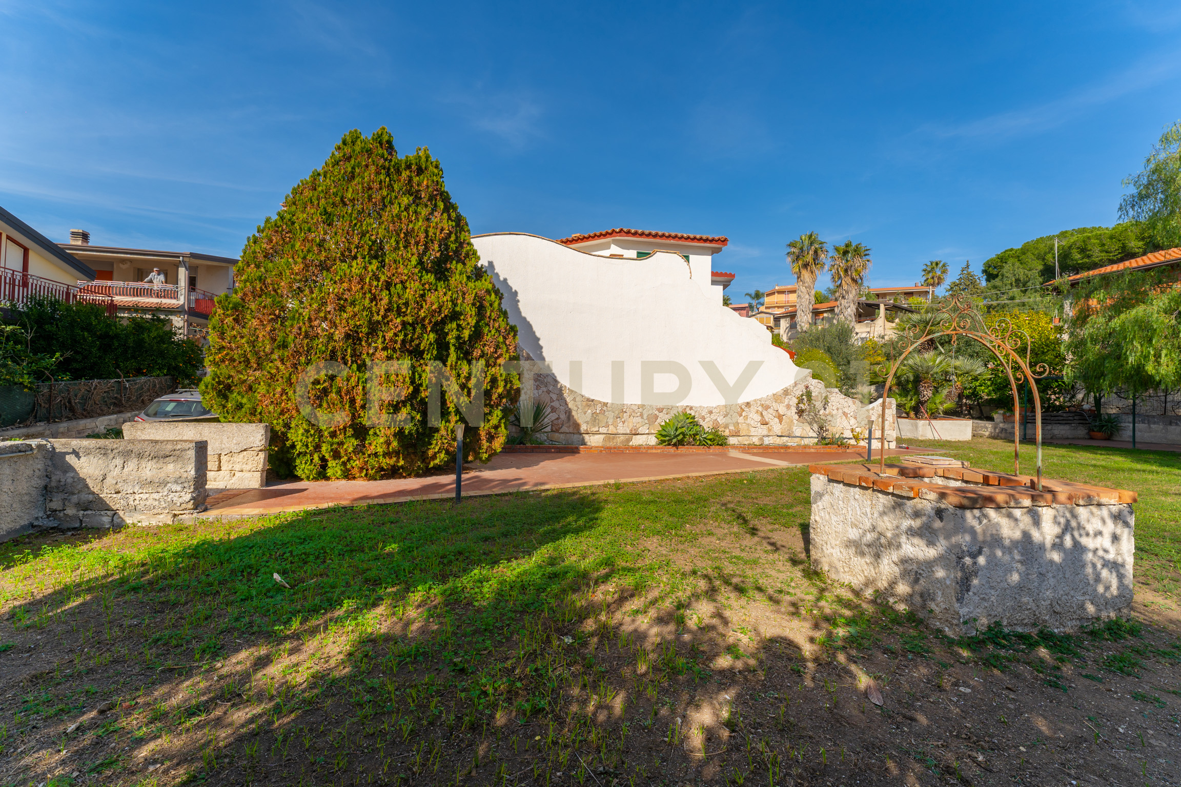 Casa indipendente con giardino in via del glicine, Augusta