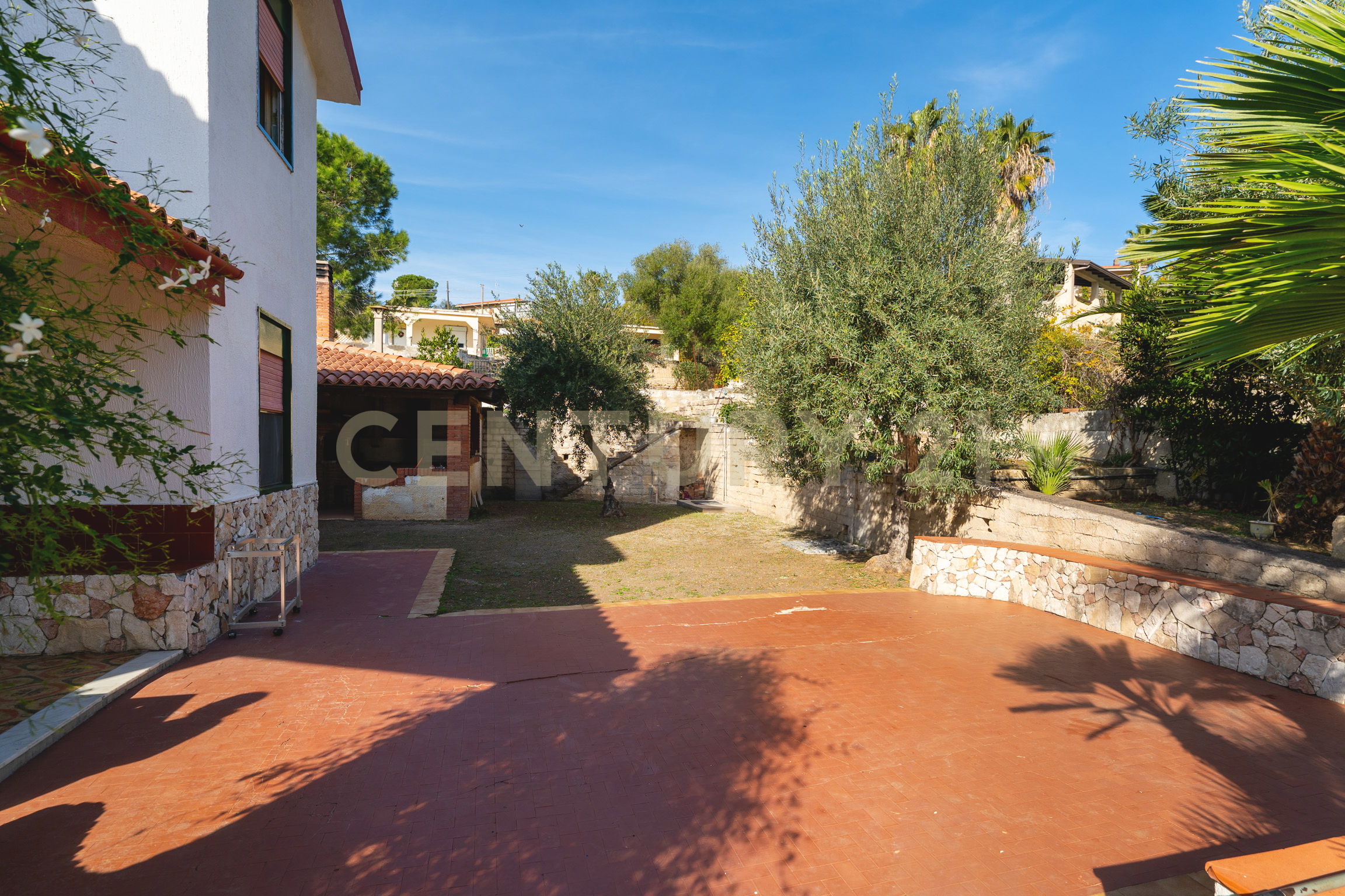 Casa indipendente con giardino in via del glicine, Augusta