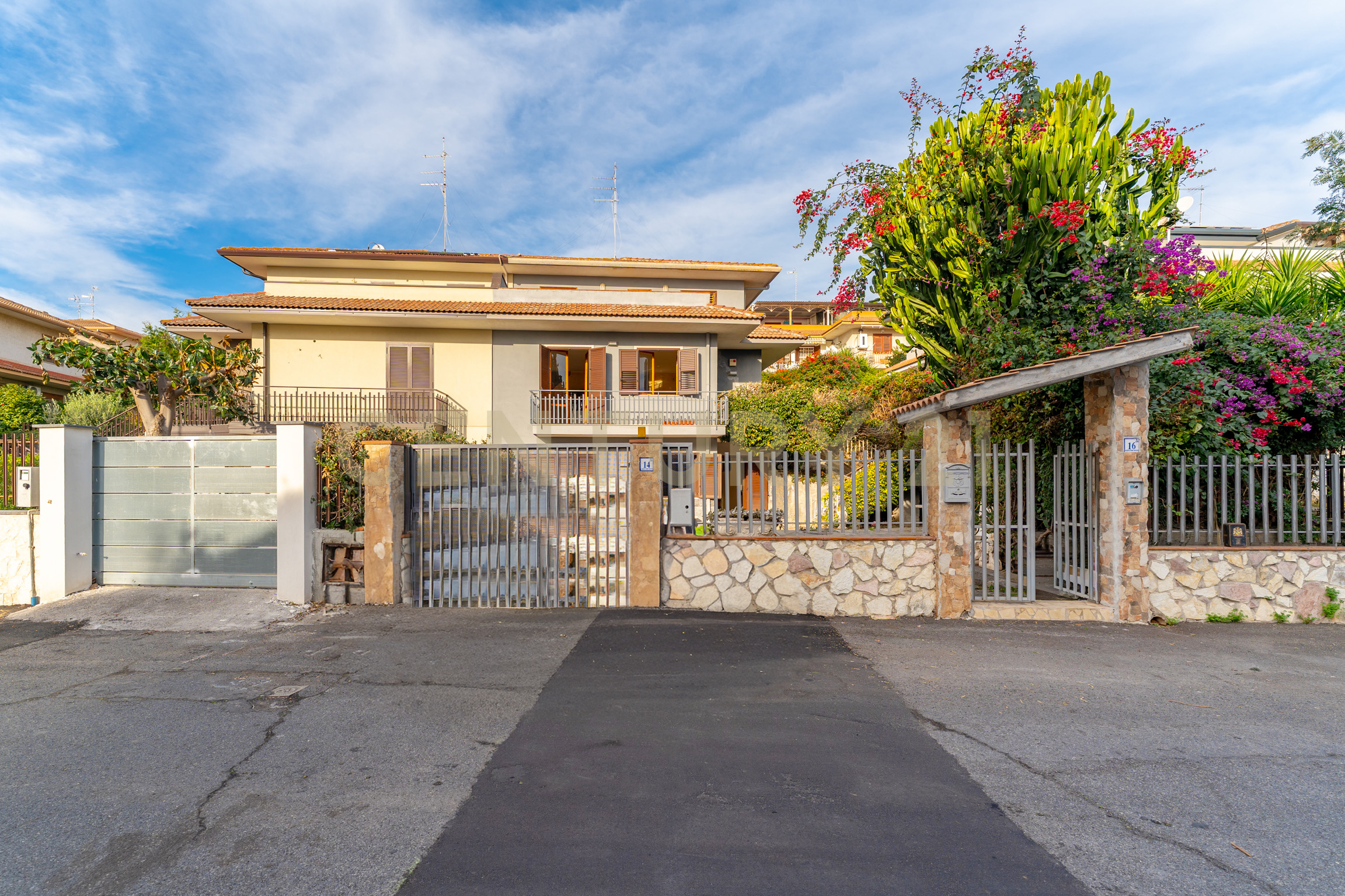 Casa indipendente con giardino in via sebastiano grasso 14, Aci Catena
