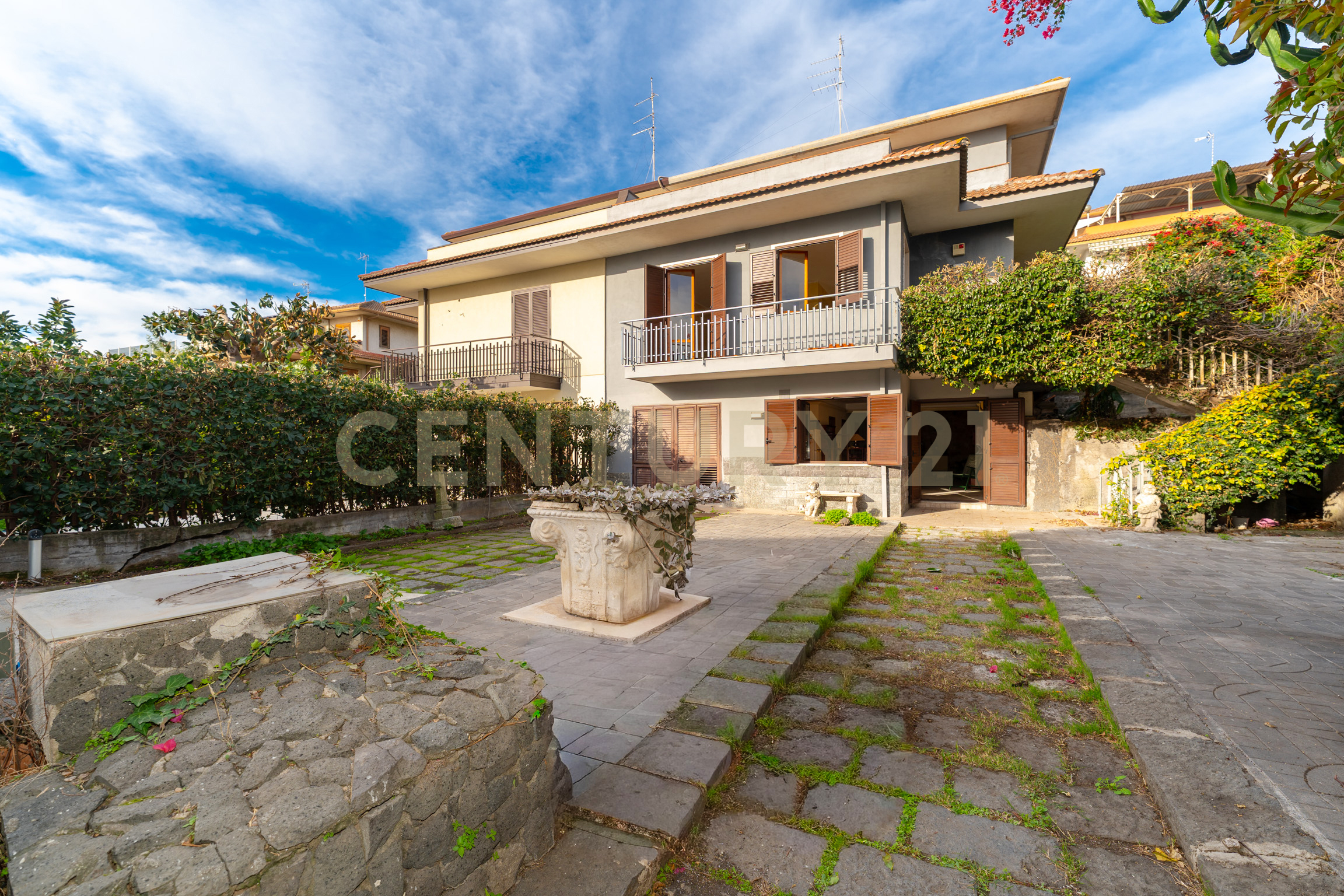 Casa indipendente con giardino in via sebastiano grasso 14, Aci Catena