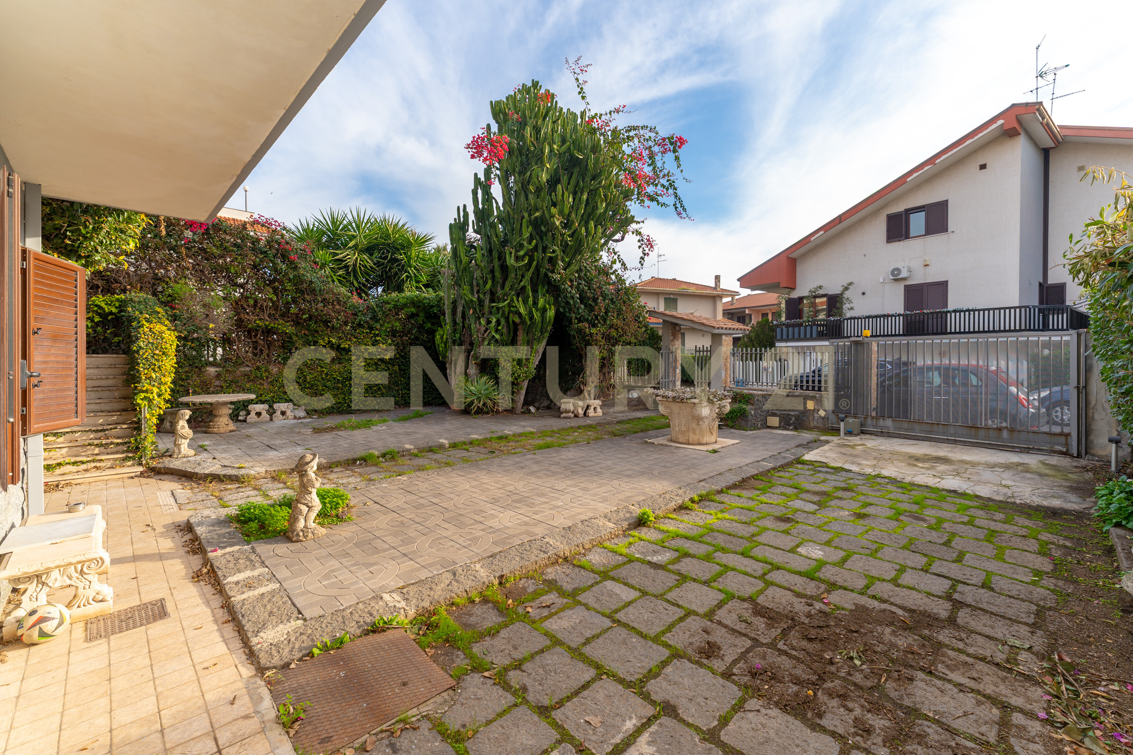 Casa indipendente con giardino in via sebastiano grasso 14, Aci Catena