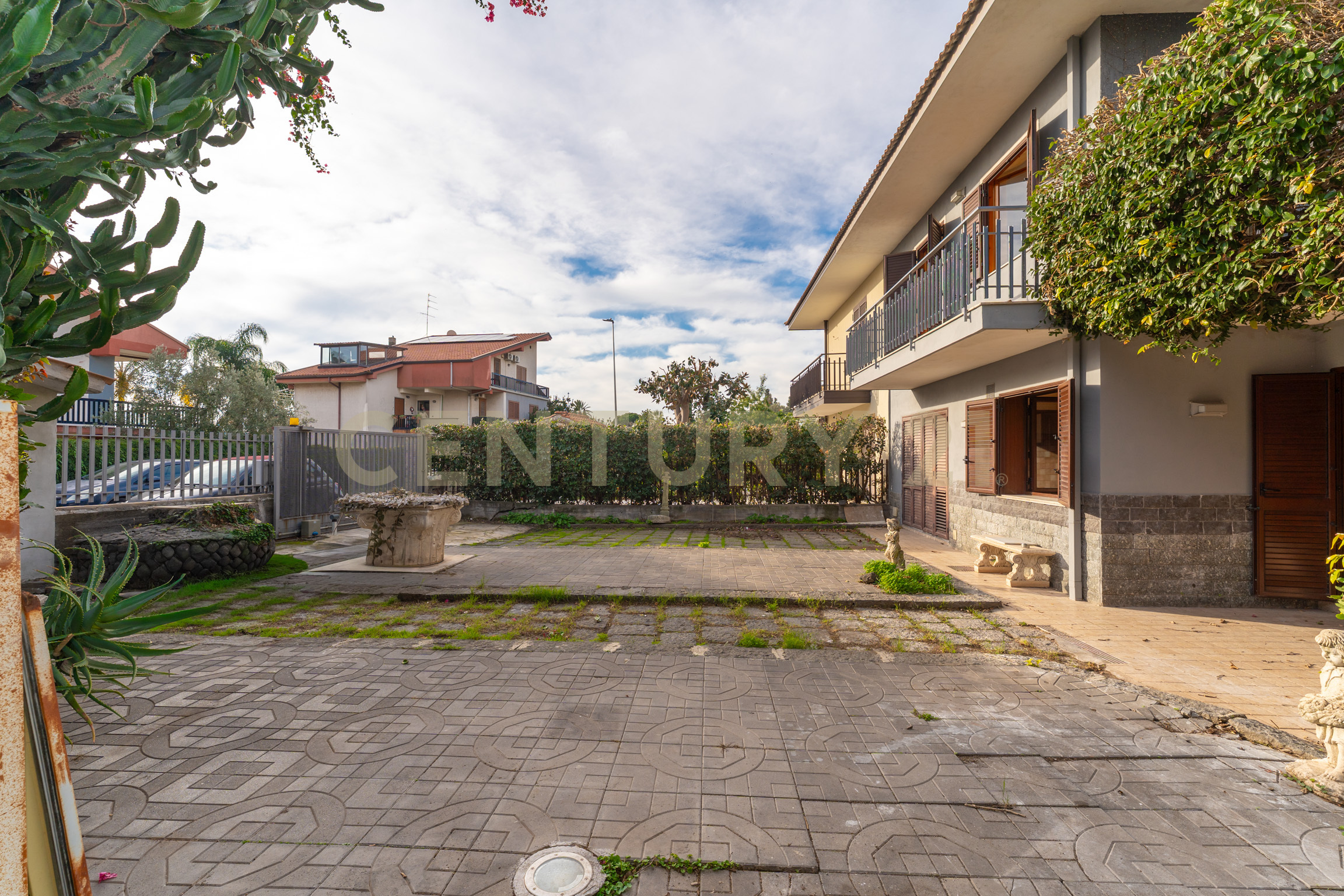 Casa indipendente con giardino in via sebastiano grasso 14, Aci Catena