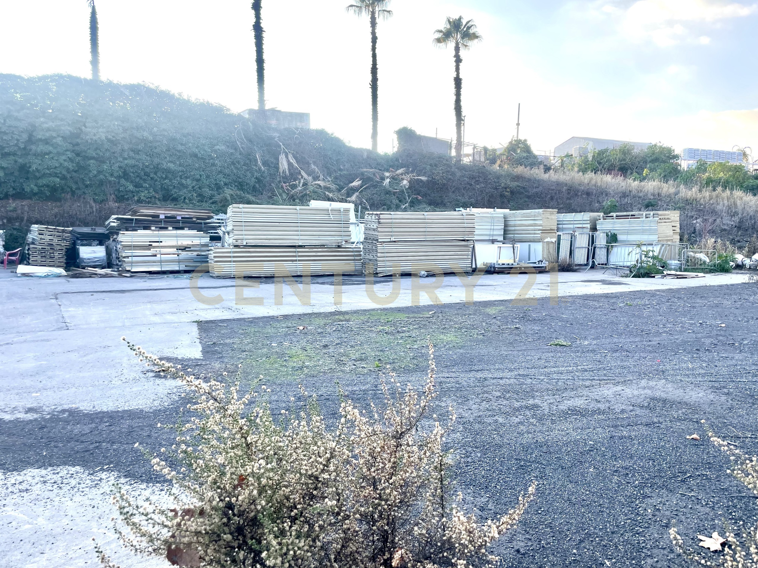 Capannone in vendita in via salvo d'acquisto, San Giovanni la Punta