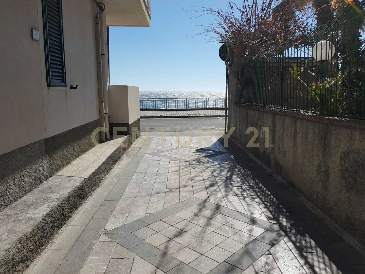 Attico con giardino in via consolare valeria snc, Sant'Alessio Siculo