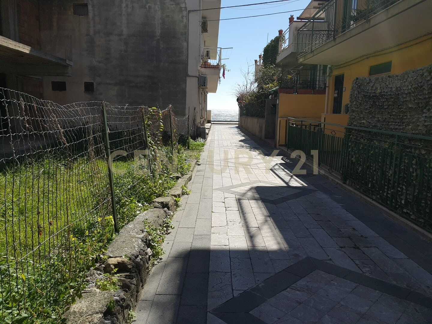 Attico con giardino in via consolare valeria snc, Sant'Alessio Siculo