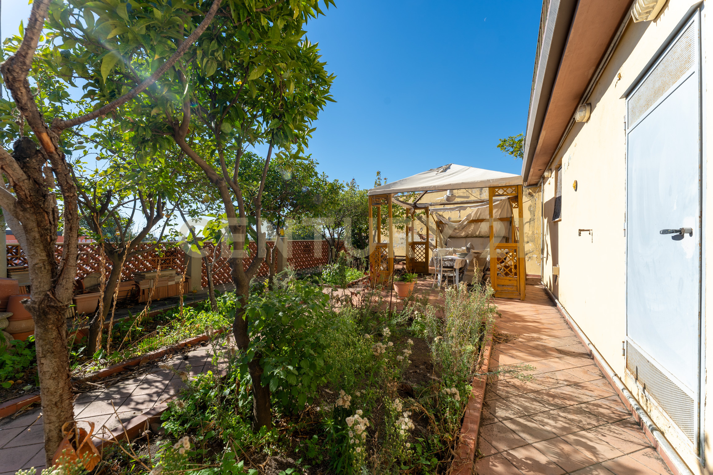 Casa indipendente con giardino in via trieste 2, Catania