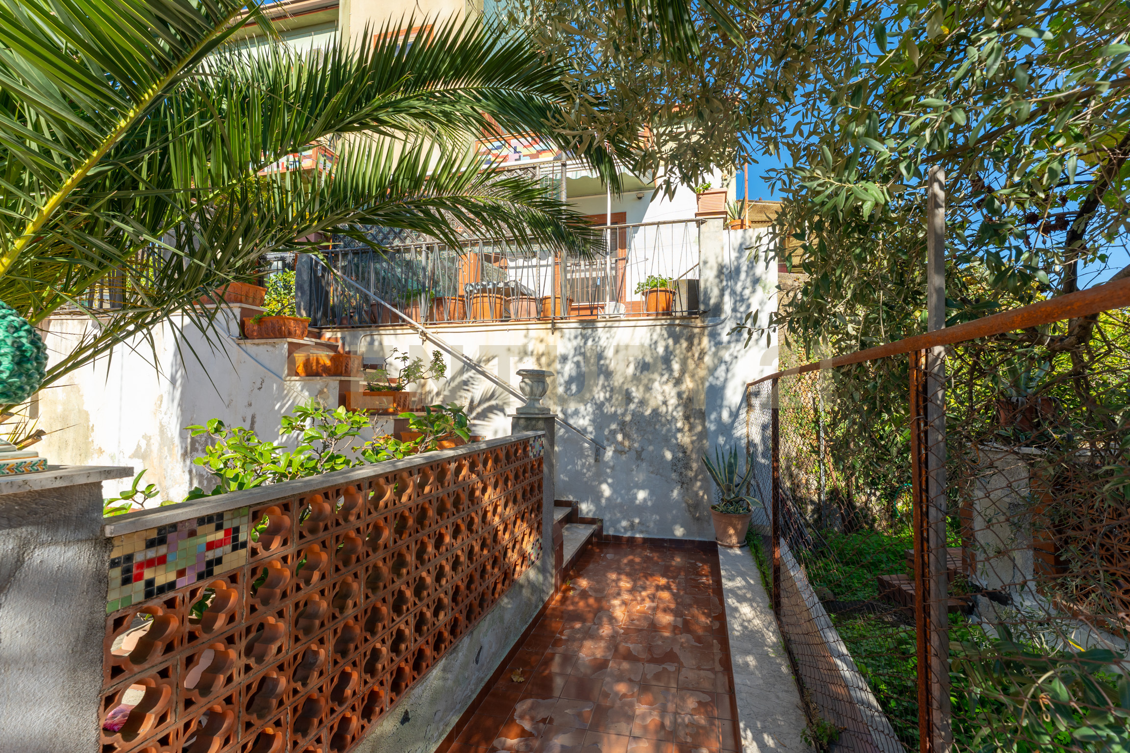 Casa indipendente con giardino in via trieste 2, Catania