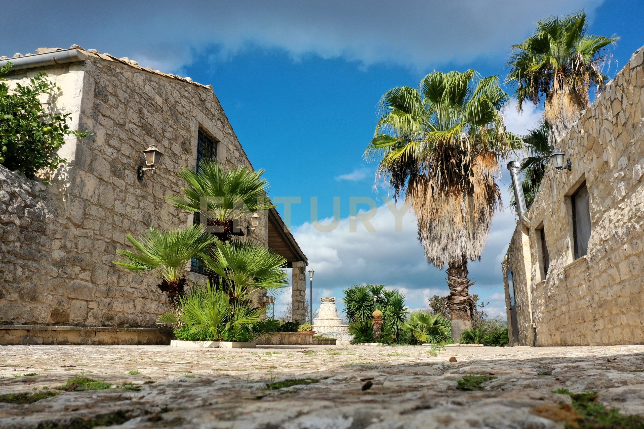 Villa con giardino in ctr. pirato cava maria 37, Modica