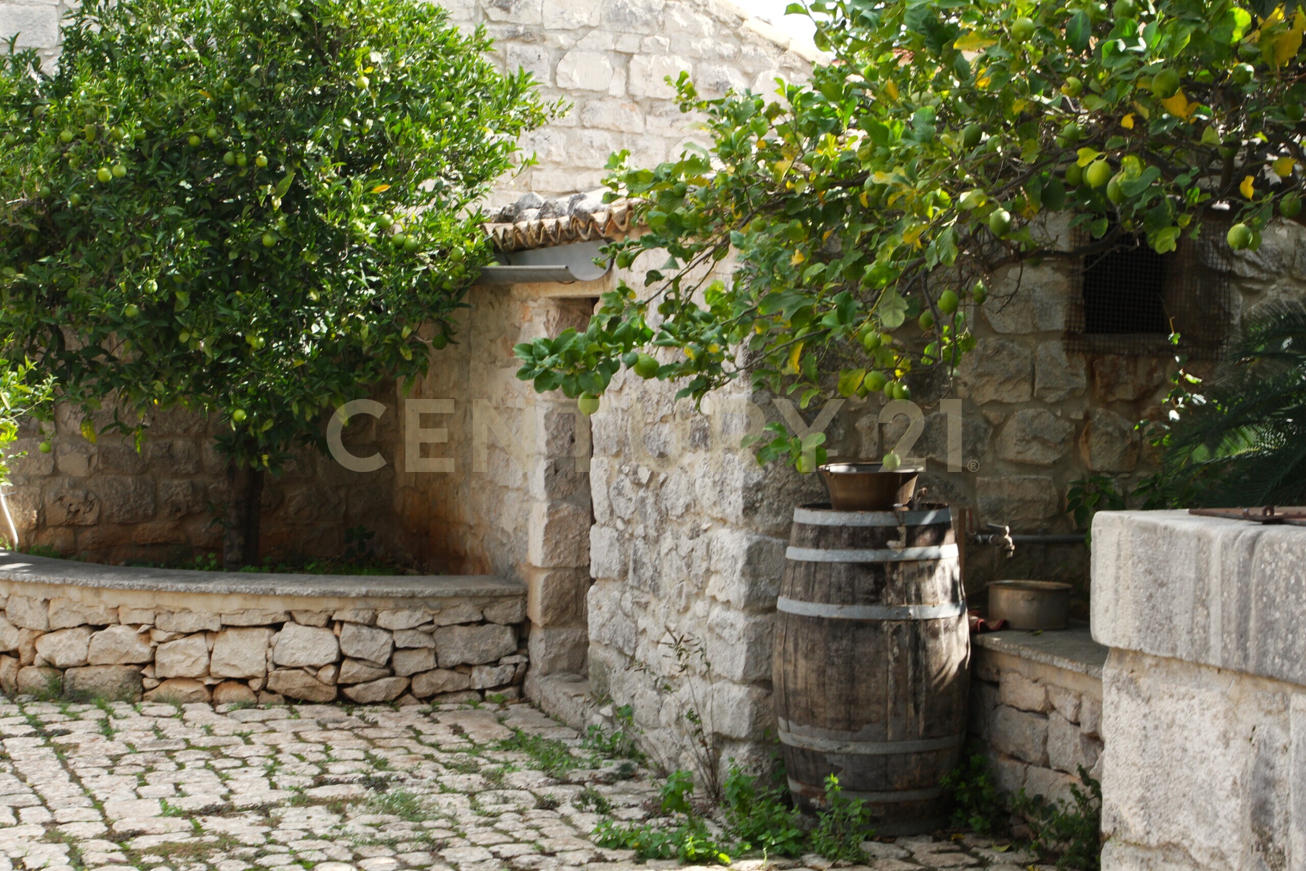 Villa con giardino in ctr. pirato cava maria 37, Modica